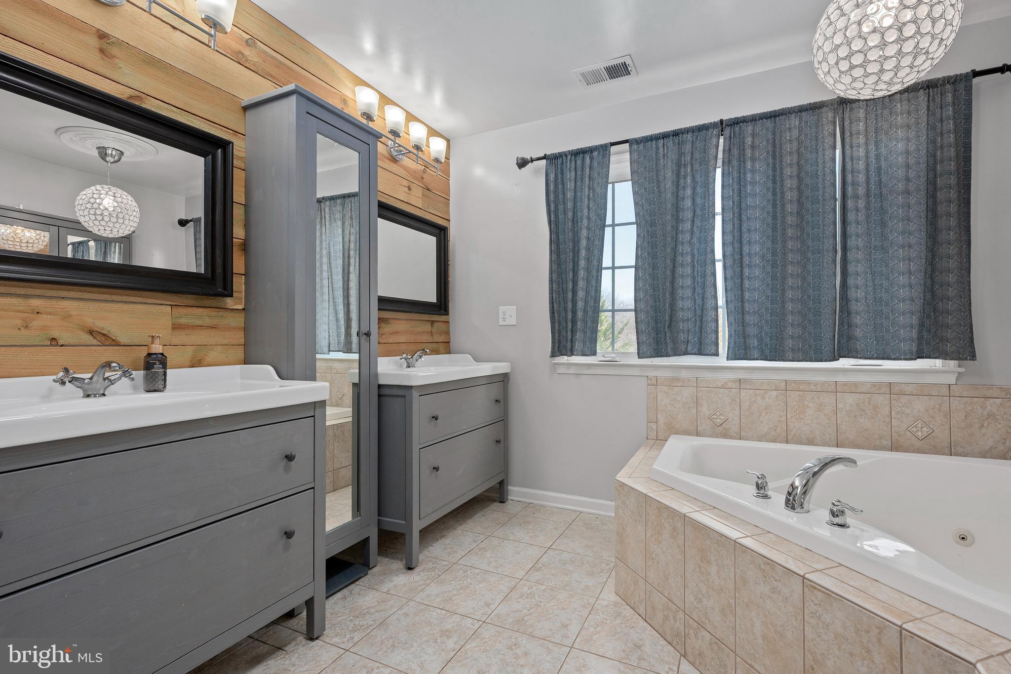 HAMPSTEAD - Residential