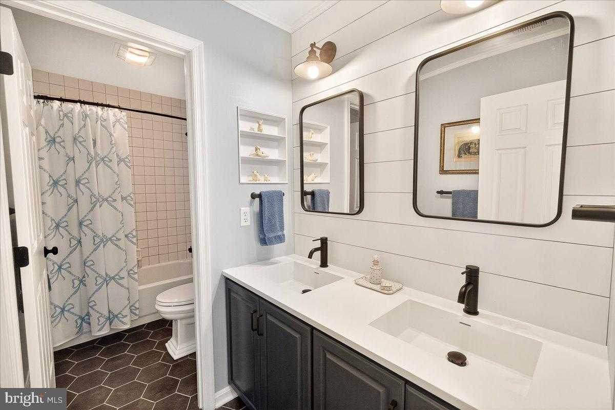 HOLBROOK HEIGHTS - Residential