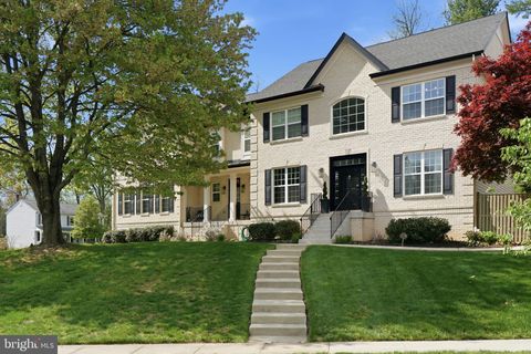 Photo of 11801 Dinwiddie Drive, ROCKVILLE, MD 20852 (MLS # MDMC2237580)