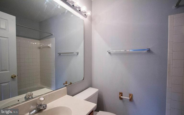 KNOLLS AT BULL RUN - Residential Lease