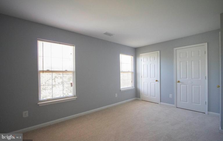 KNOLLS AT BULL RUN - Residential Lease