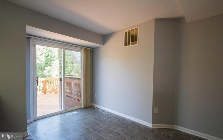 KNOLLS AT BULL RUN - Residential Lease