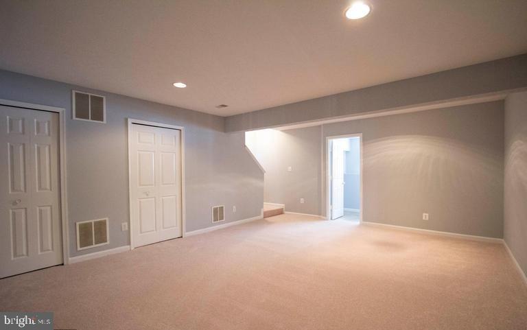 KNOLLS AT BULL RUN - Residential Lease