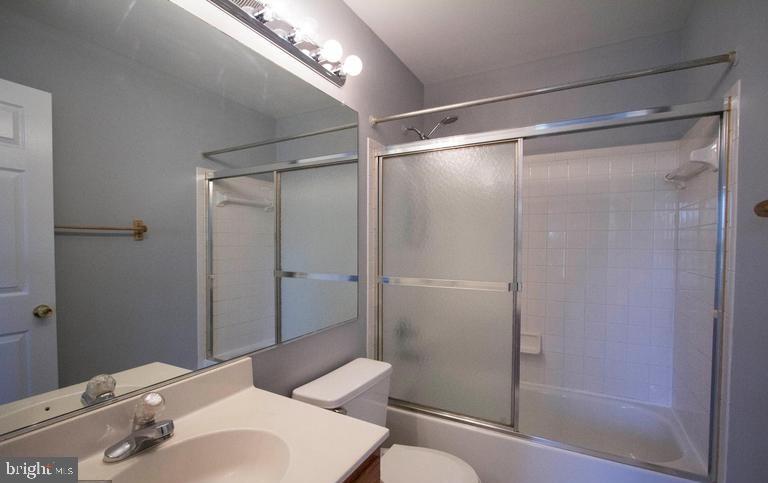 KNOLLS AT BULL RUN - Residential Lease