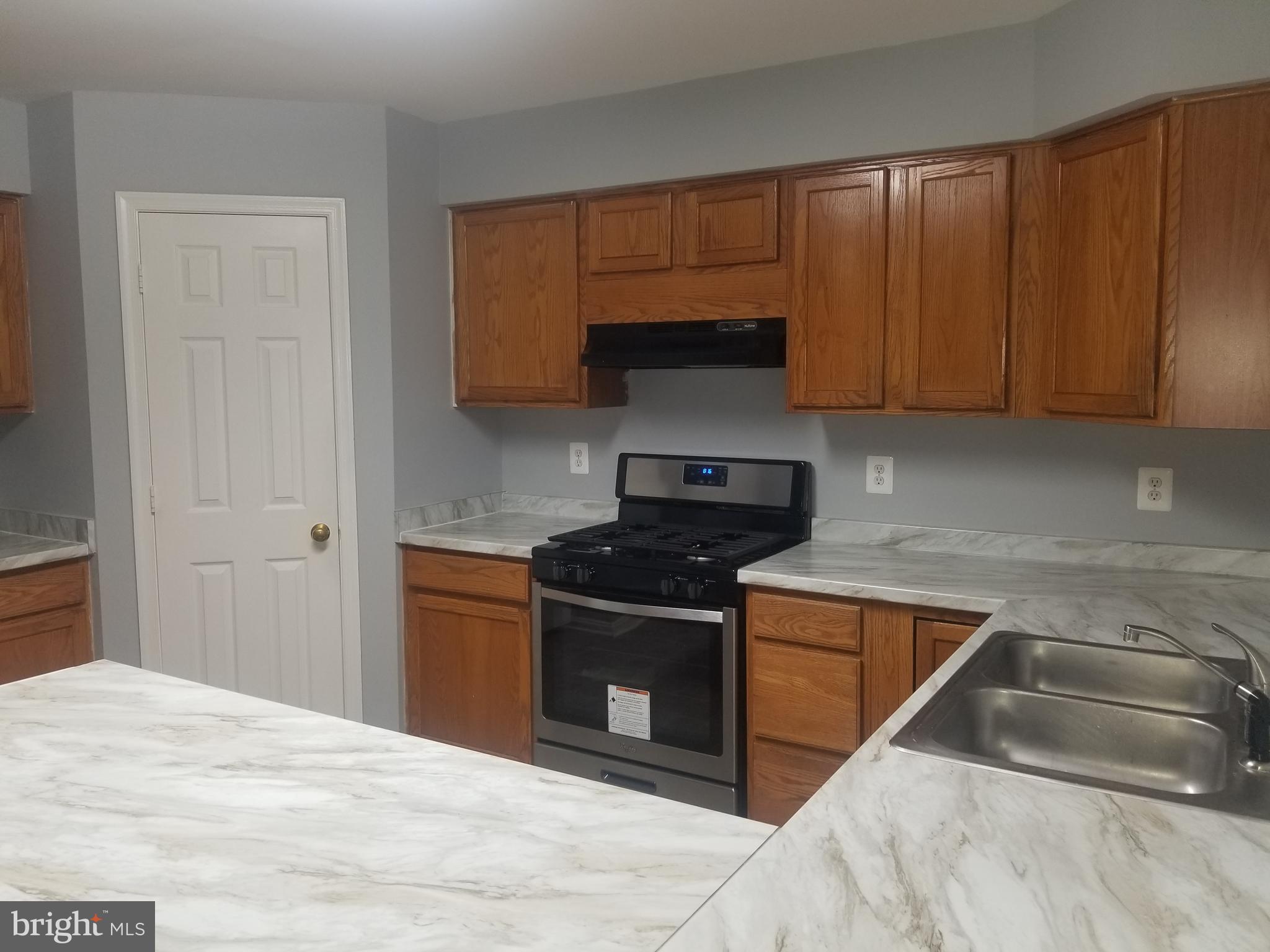 KNOLLS AT BULL RUN - Residential Lease