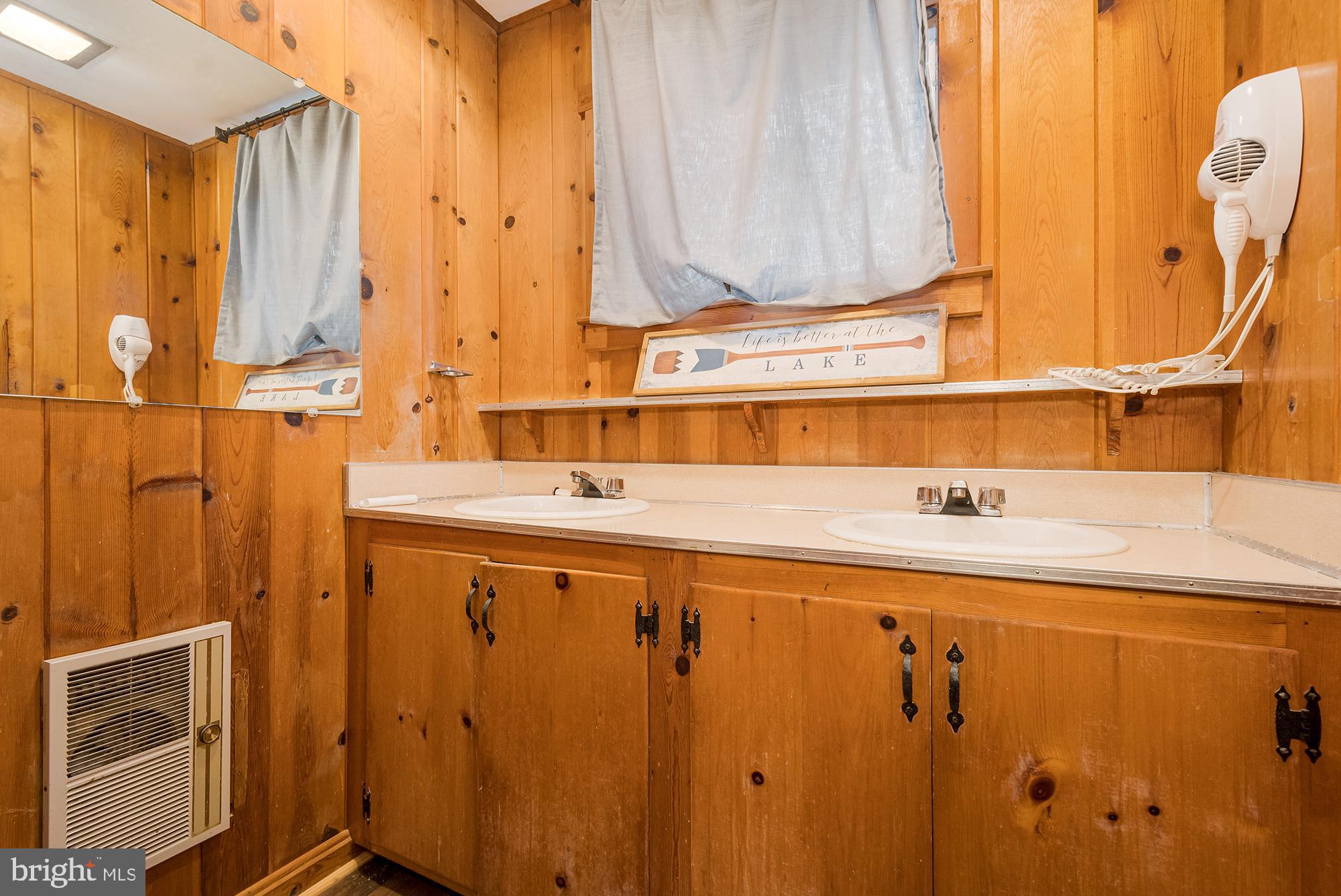 THOUSAND ACRES - Residential