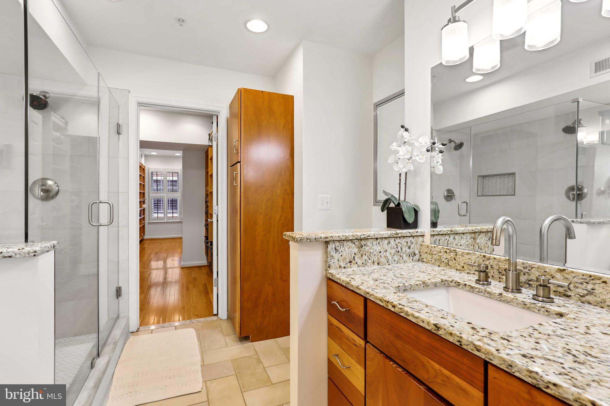 LOCUST POINT - Residential