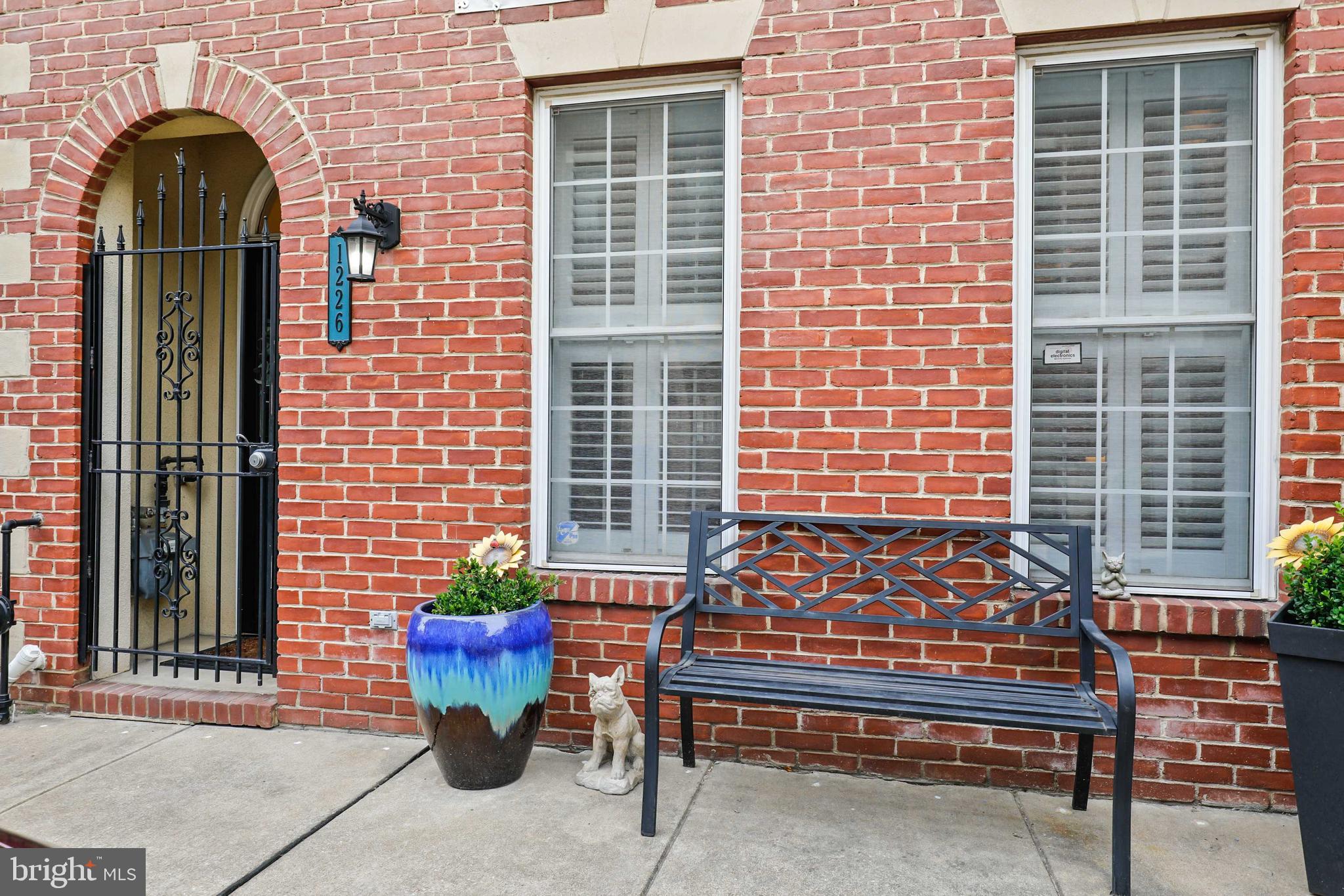 LOCUST POINT - Residential