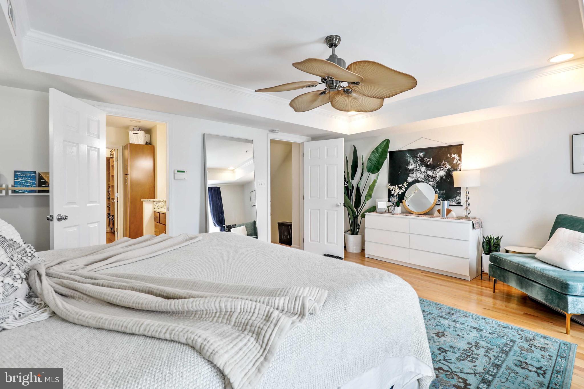 LOCUST POINT - Residential