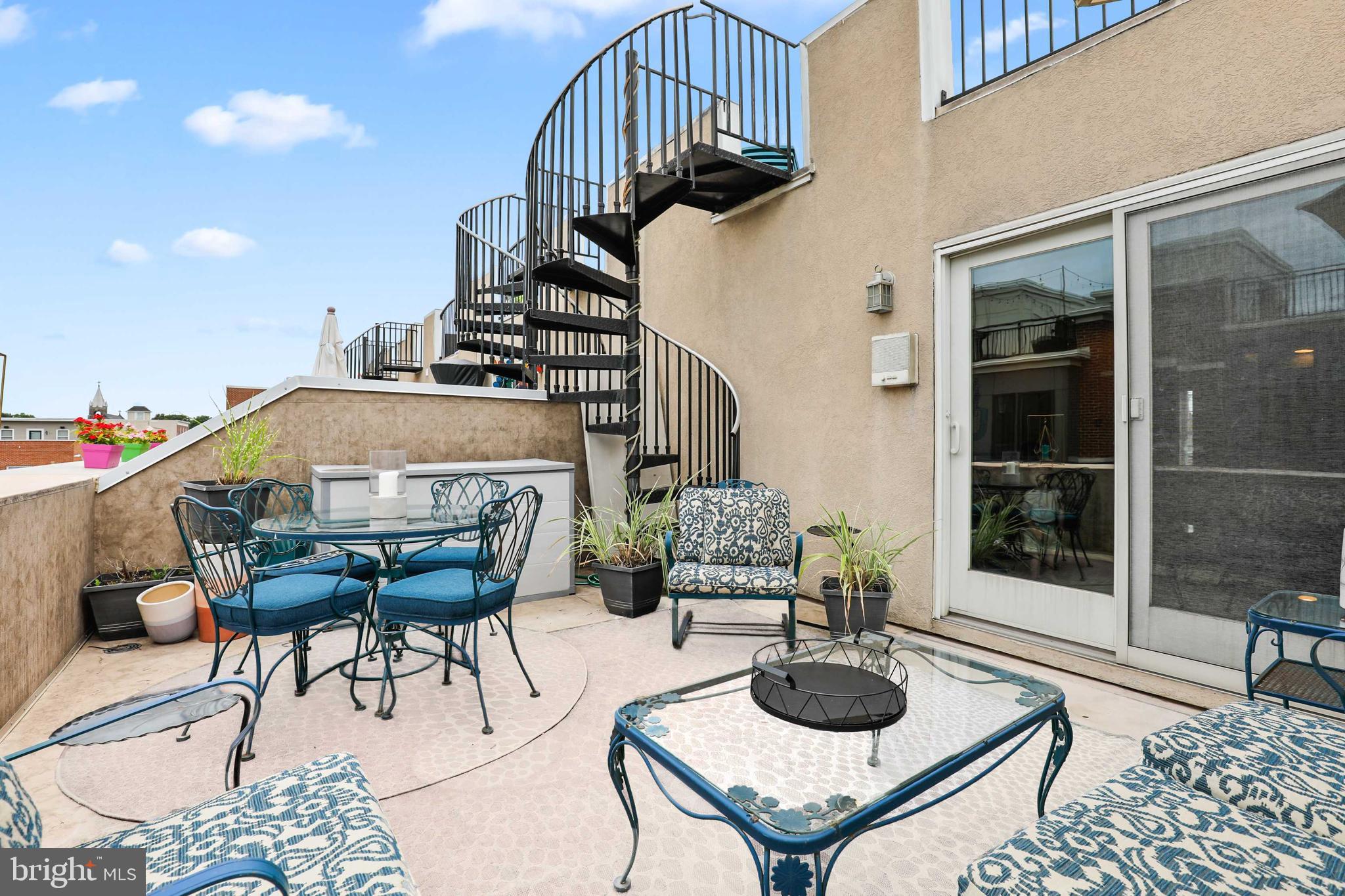 LOCUST POINT - Residential