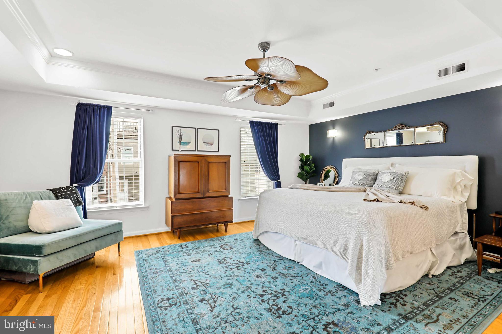 LOCUST POINT - Residential