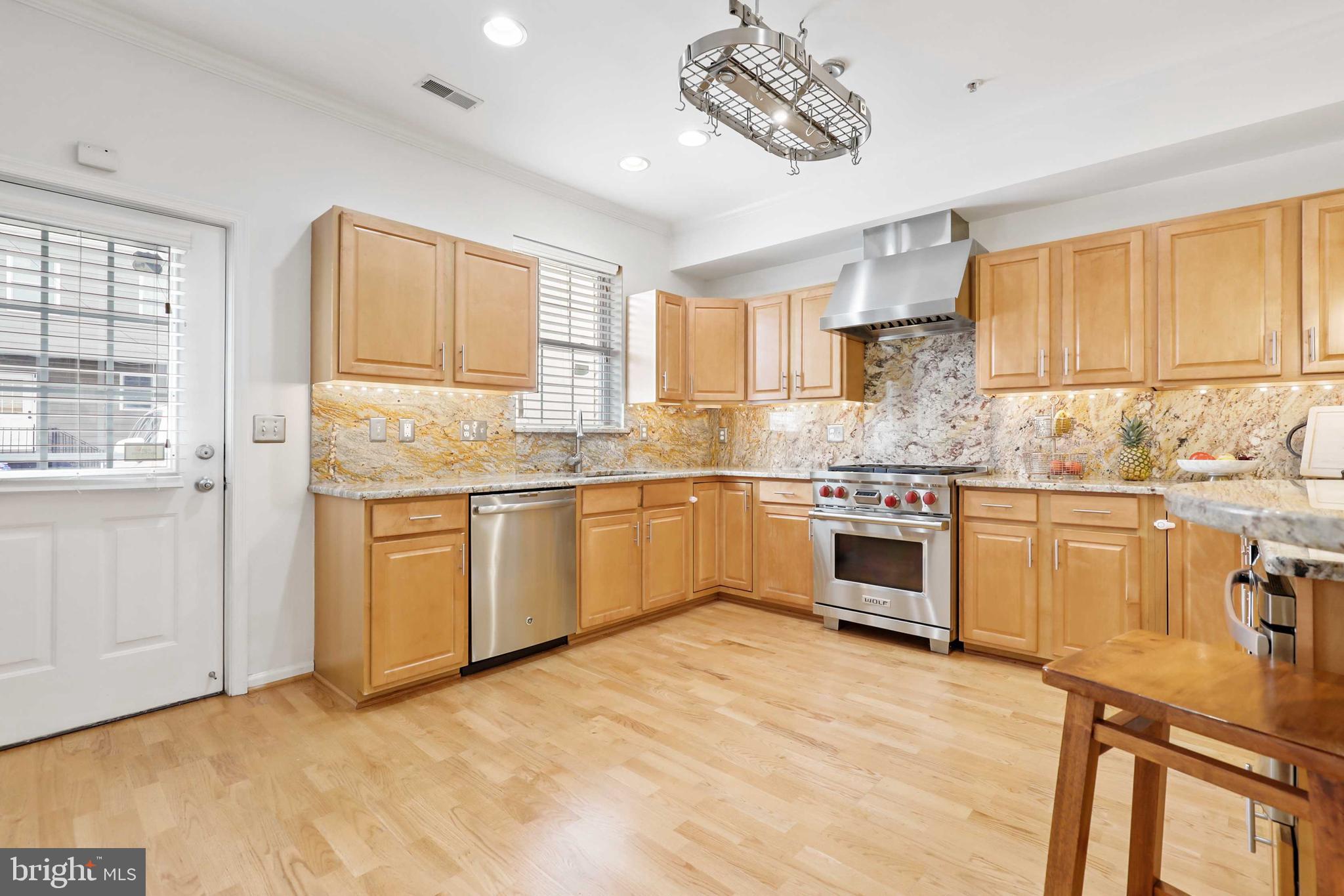 LOCUST POINT - Residential