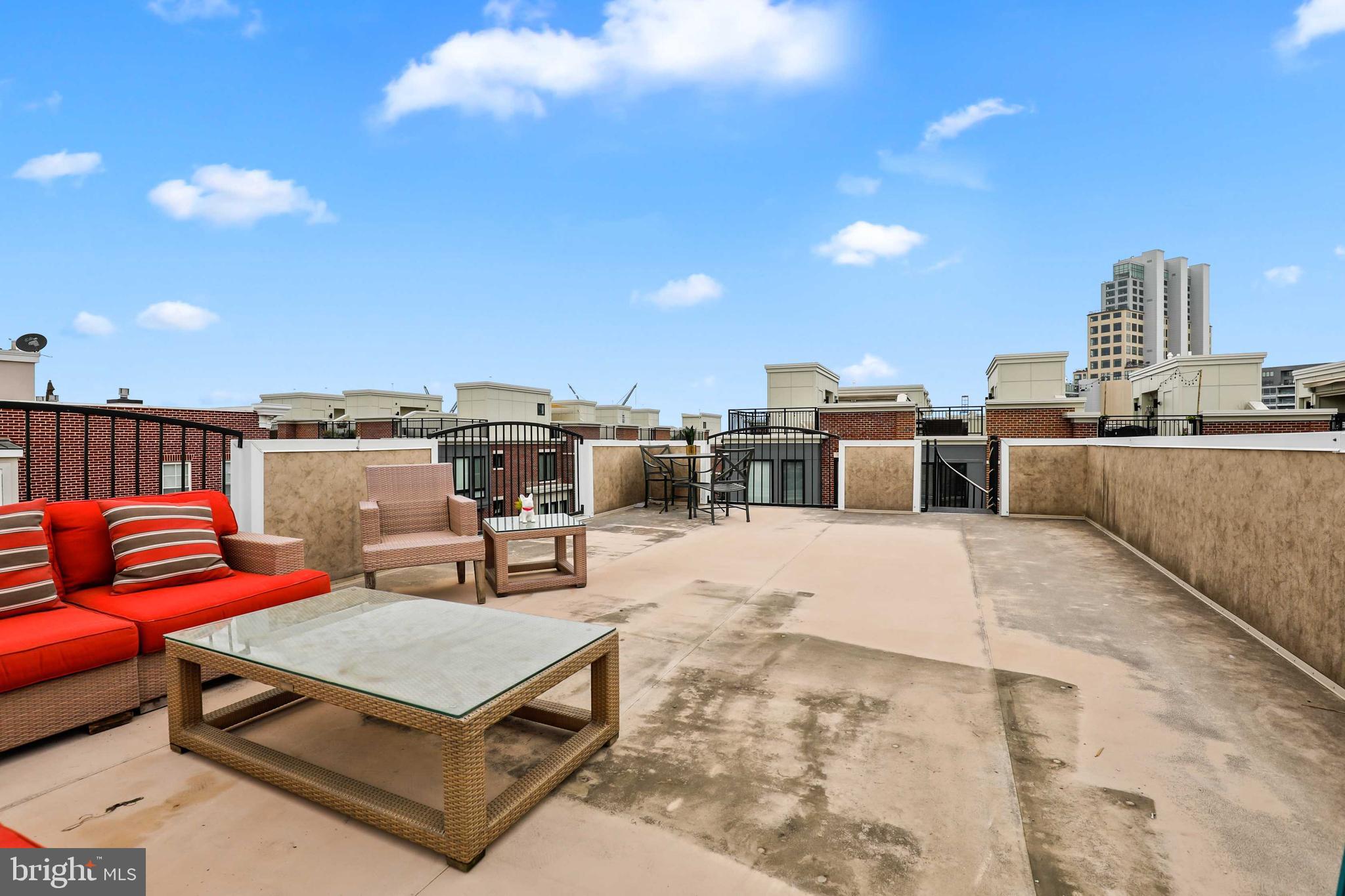 LOCUST POINT - Residential