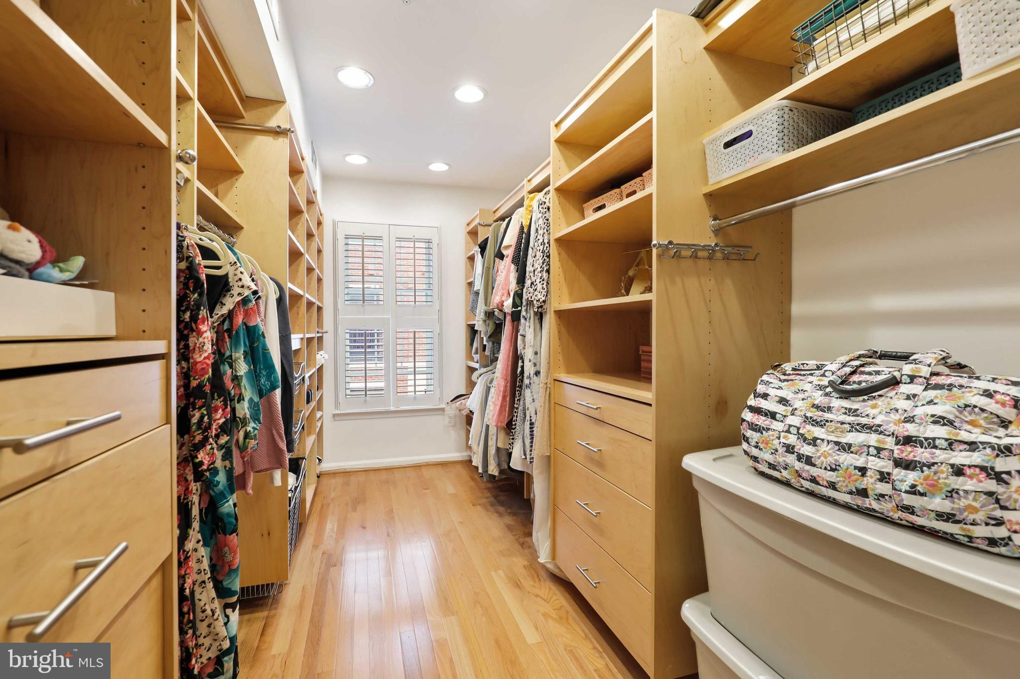 LOCUST POINT - Residential