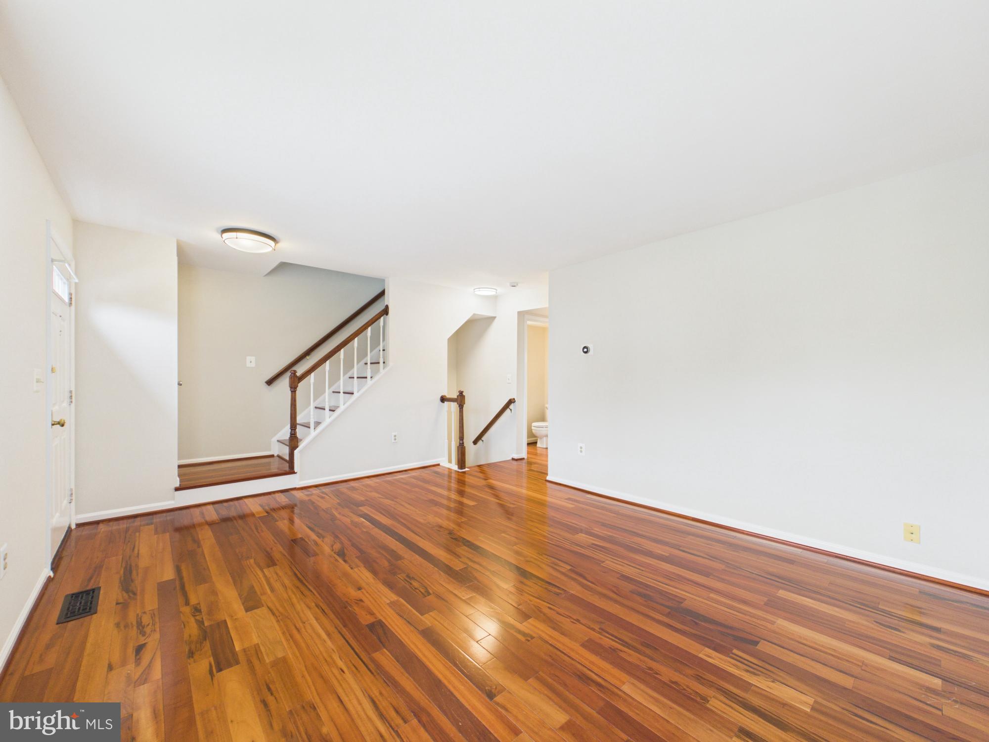 216 FINCHINGFIELD COURT