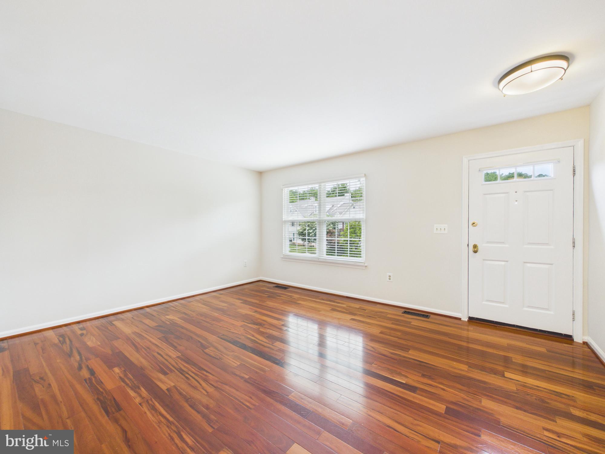 216 FINCHINGFIELD COURT