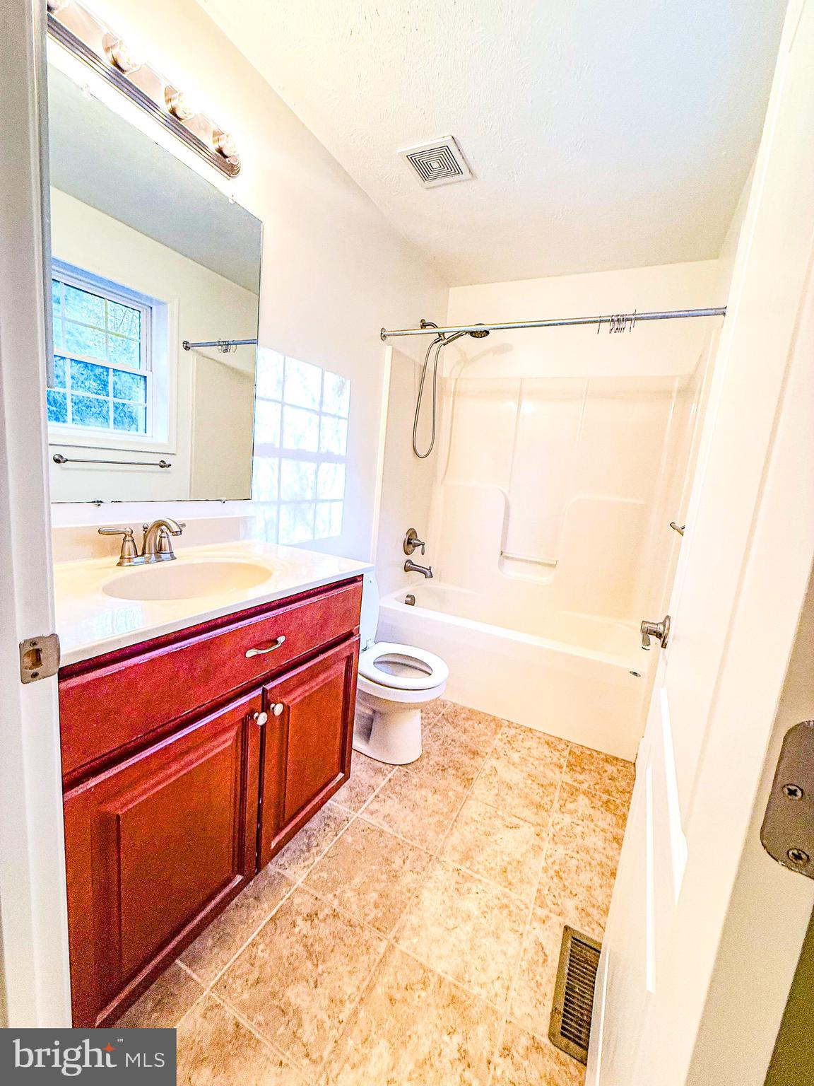 TOWN CREEK - Residential Lease