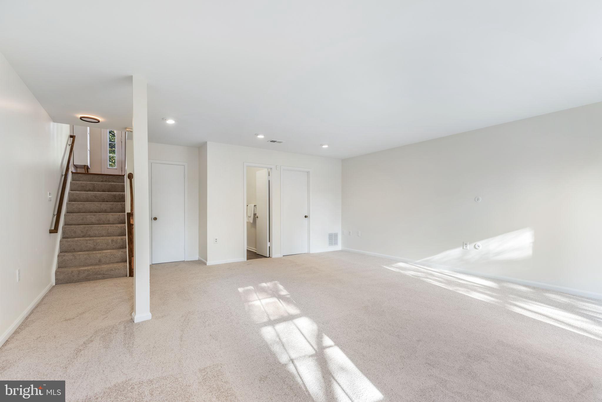 HOLLAND TOWNE - Residential