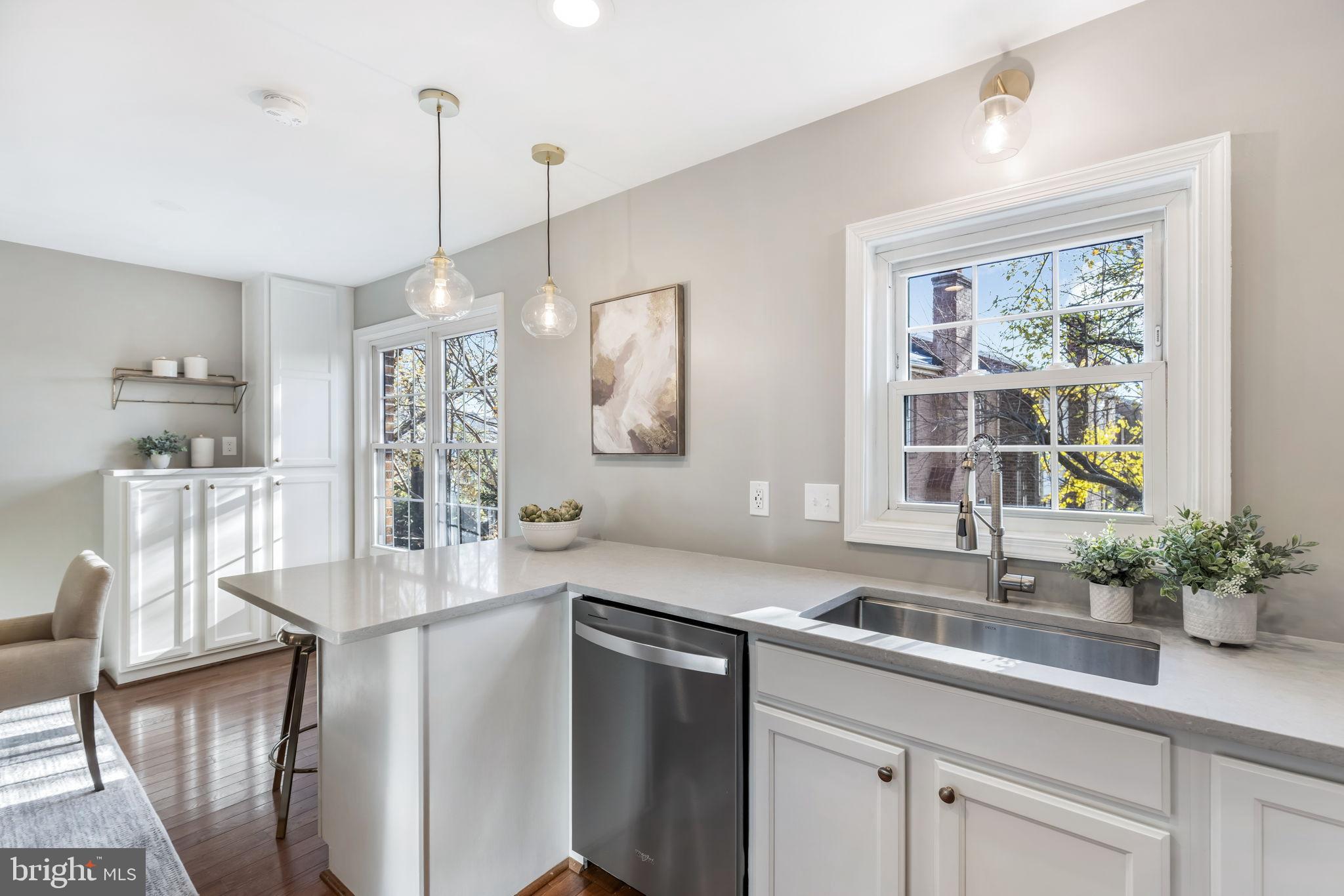 HOLLAND TOWNE - Residential