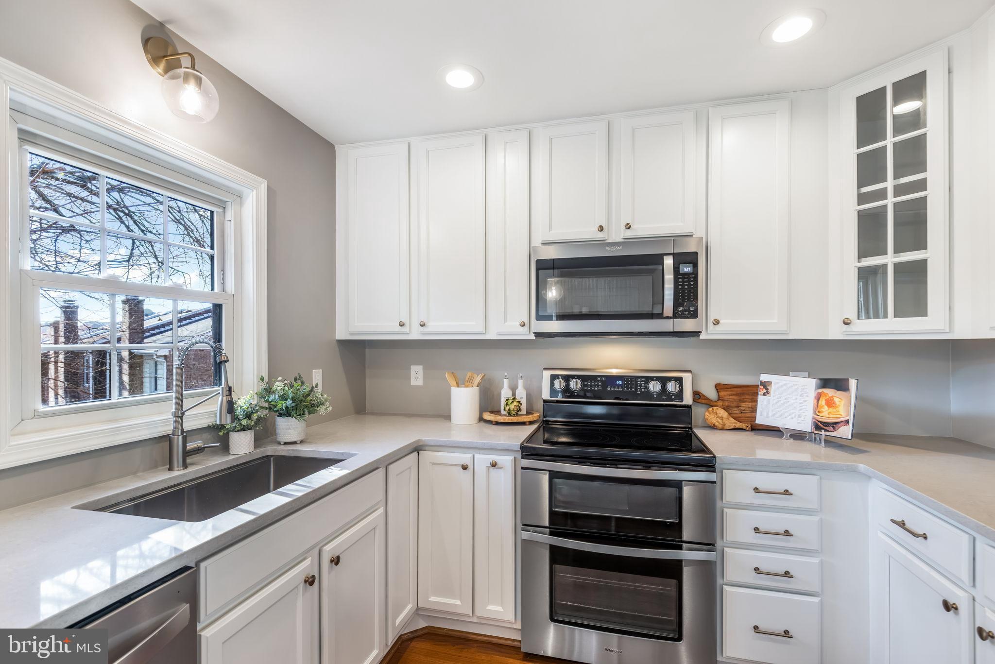 HOLLAND TOWNE - Residential