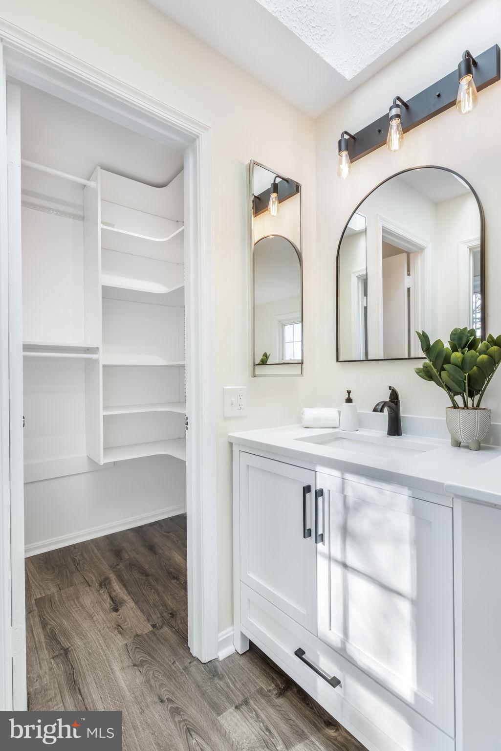 HOLLAND TOWNE - Residential