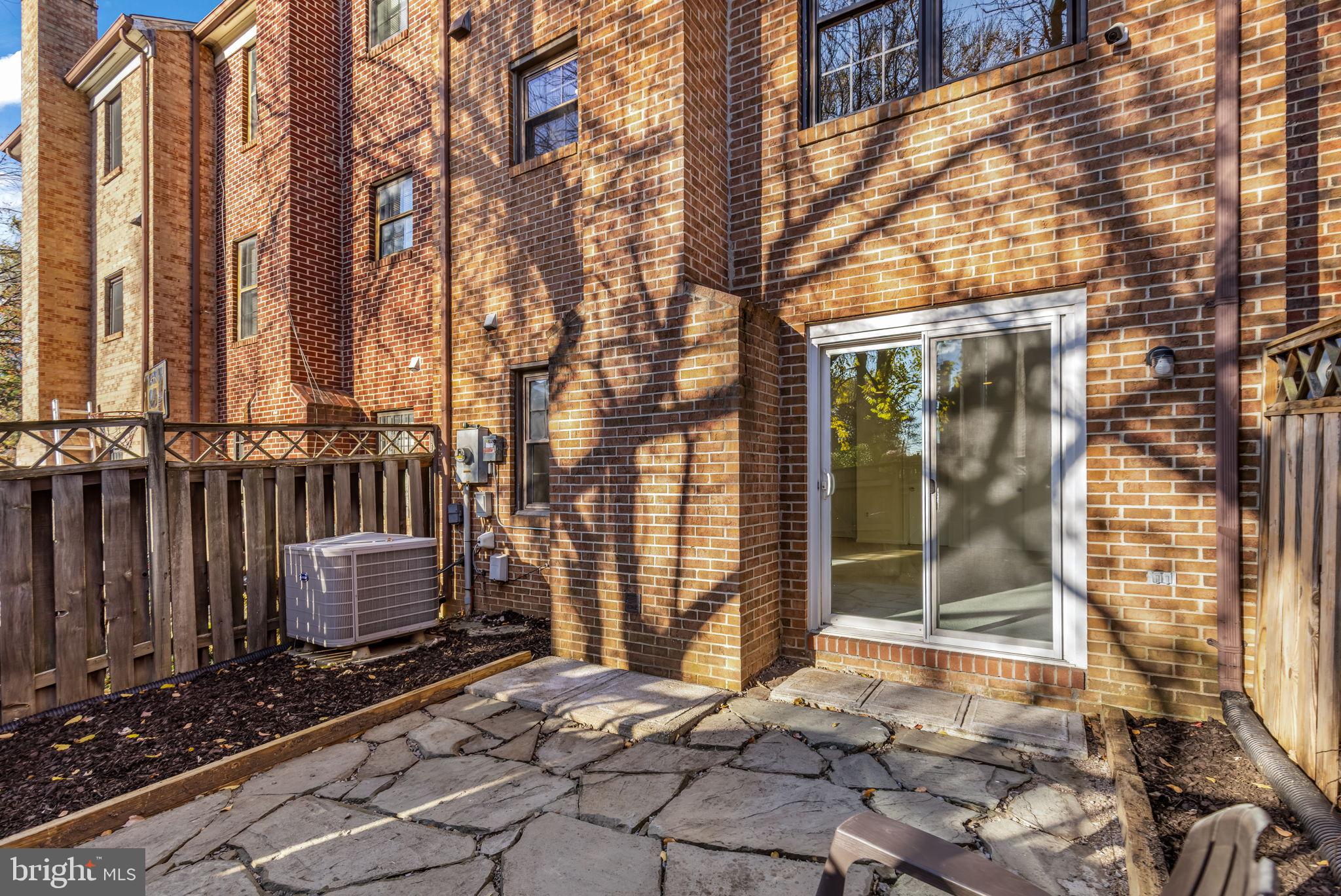 HOLLAND TOWNE - Residential