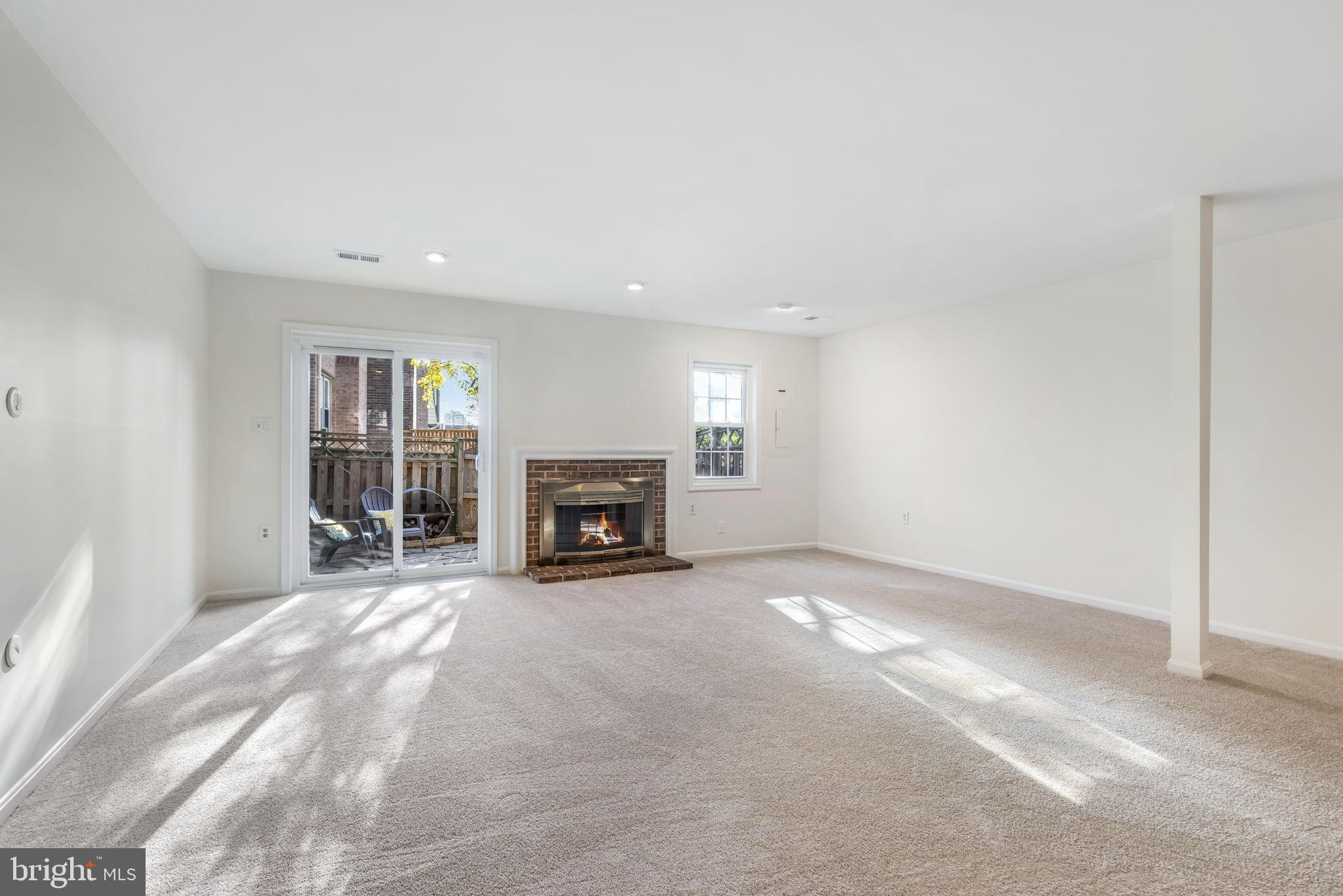 HOLLAND TOWNE - Residential