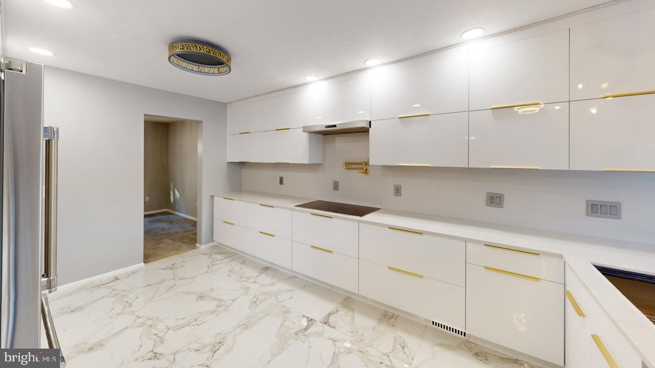 LAKEWOOD - Residential Lease