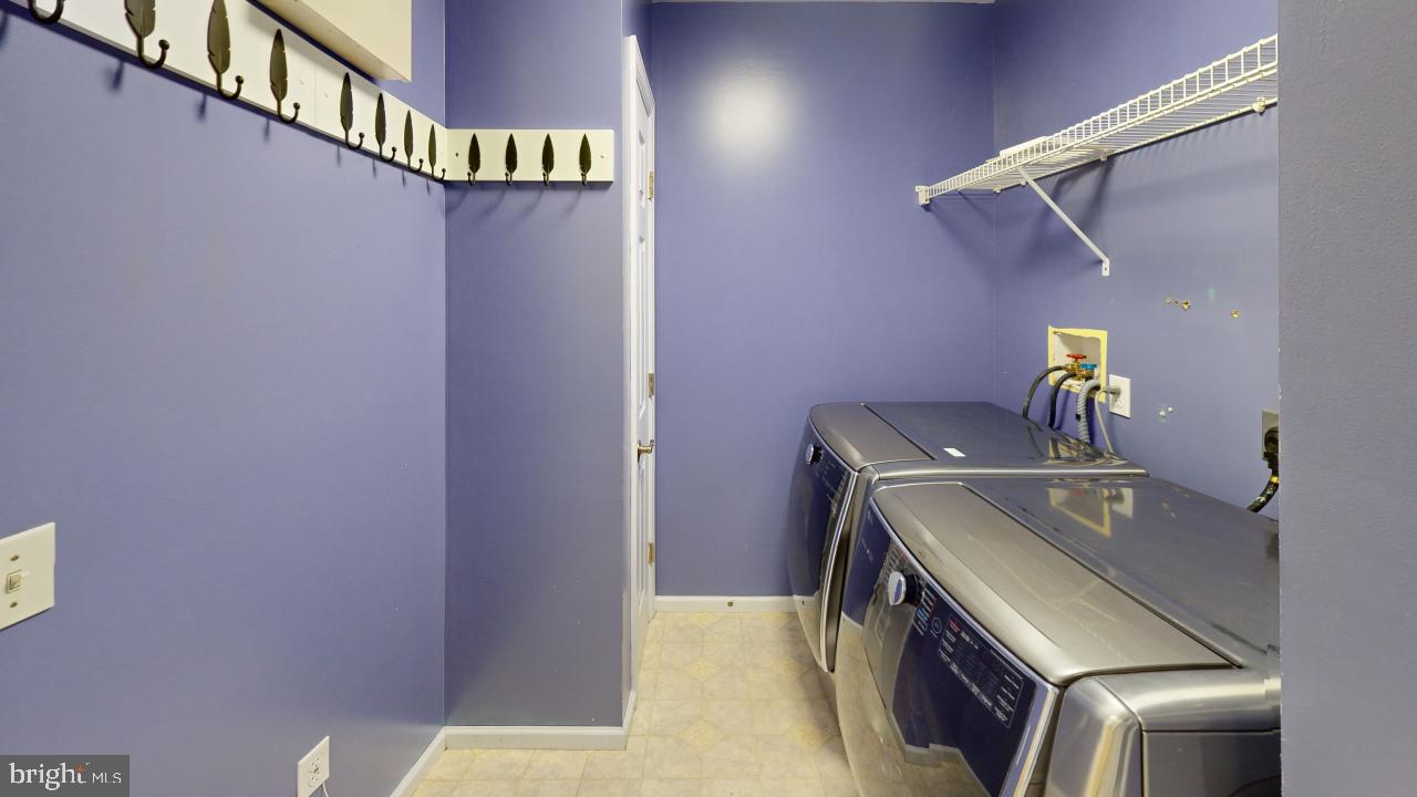 LAKEWOOD - Residential Lease