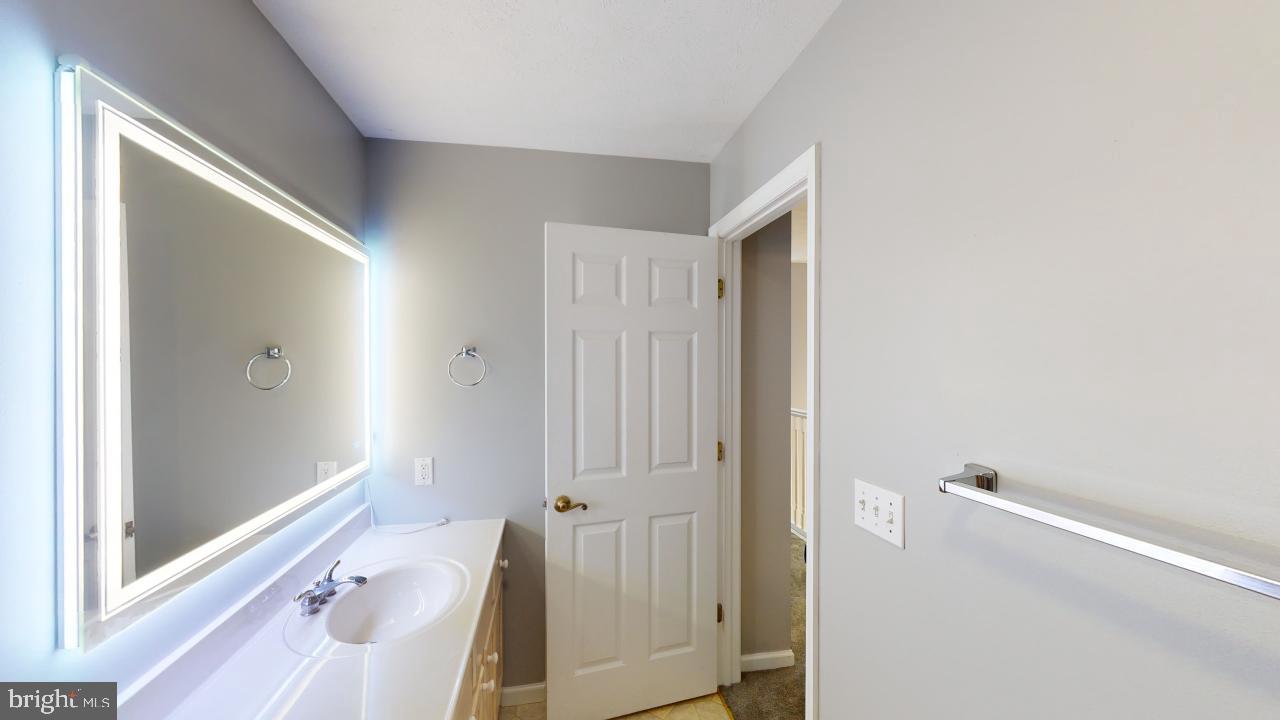 LAKEWOOD - Residential Lease