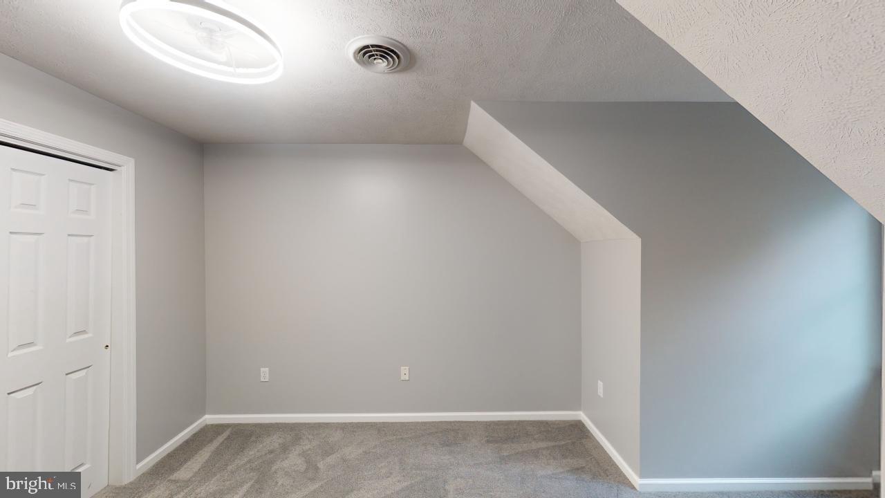 LAKEWOOD - Residential Lease