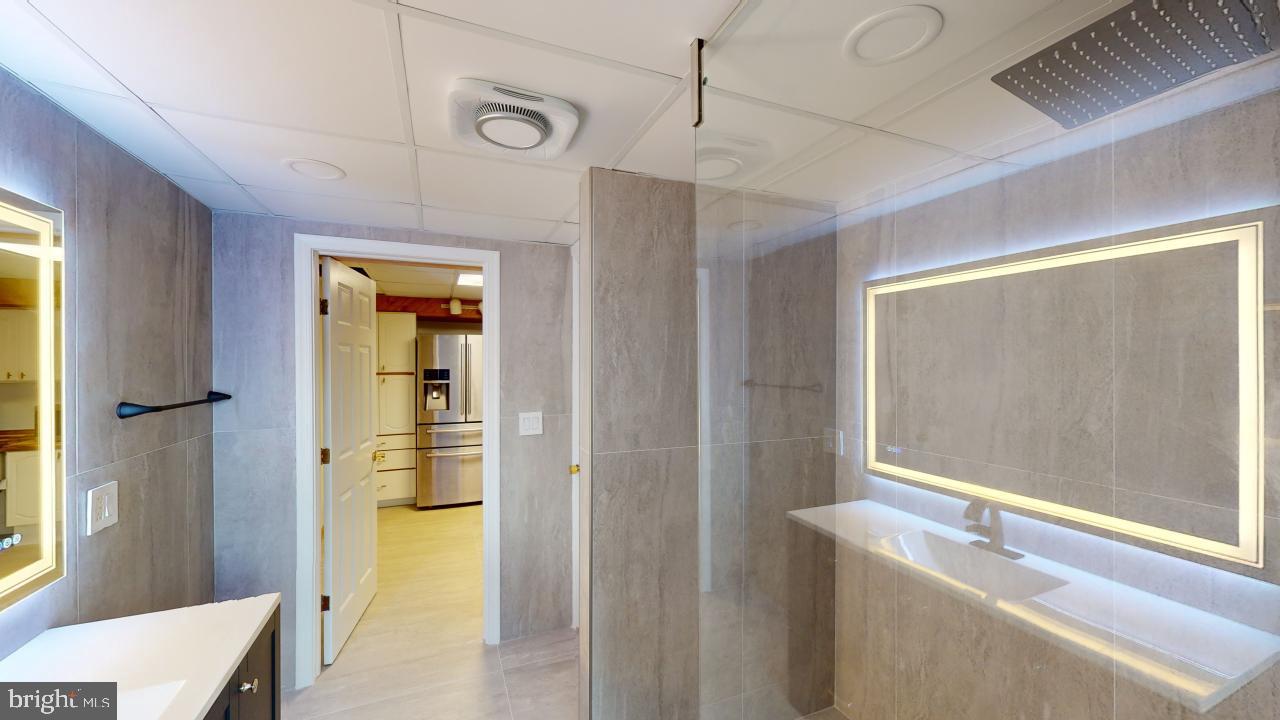 LAKEWOOD - Residential Lease