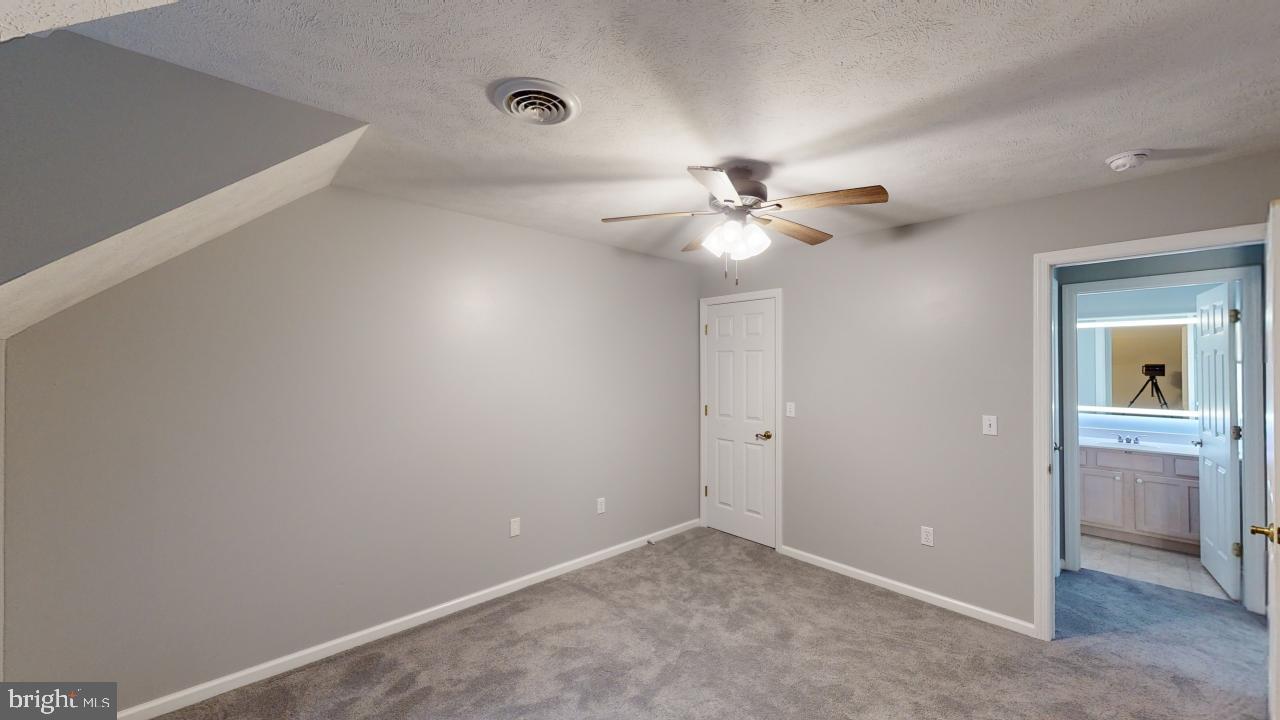 LAKEWOOD - Residential Lease