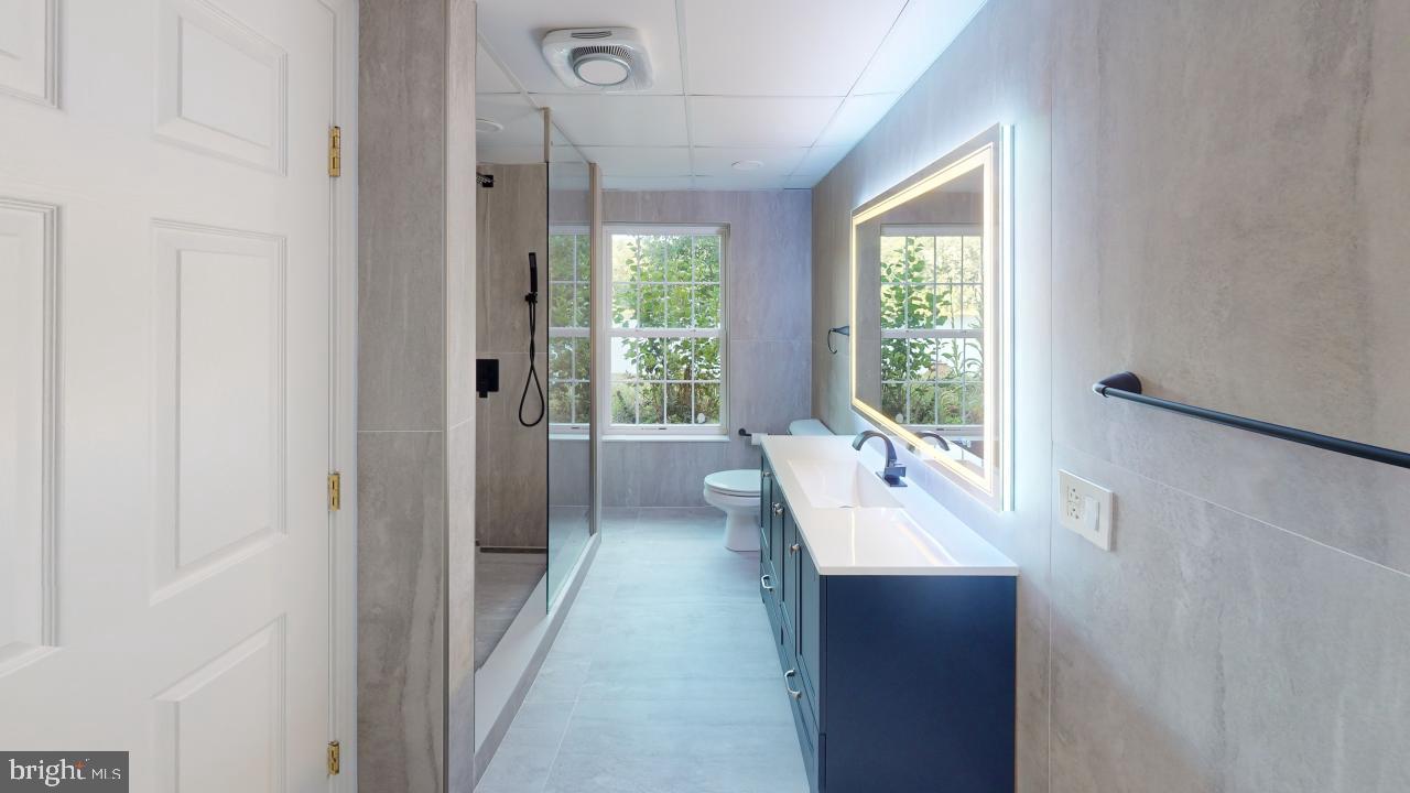 LAKEWOOD - Residential Lease