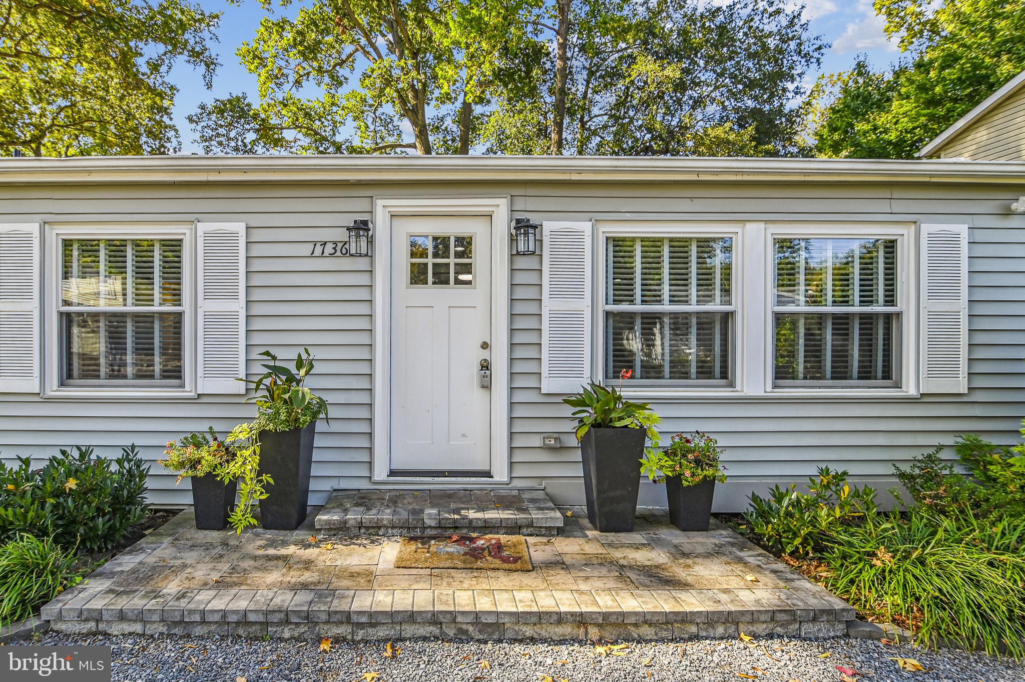 WOODLAND BEACH - Residential