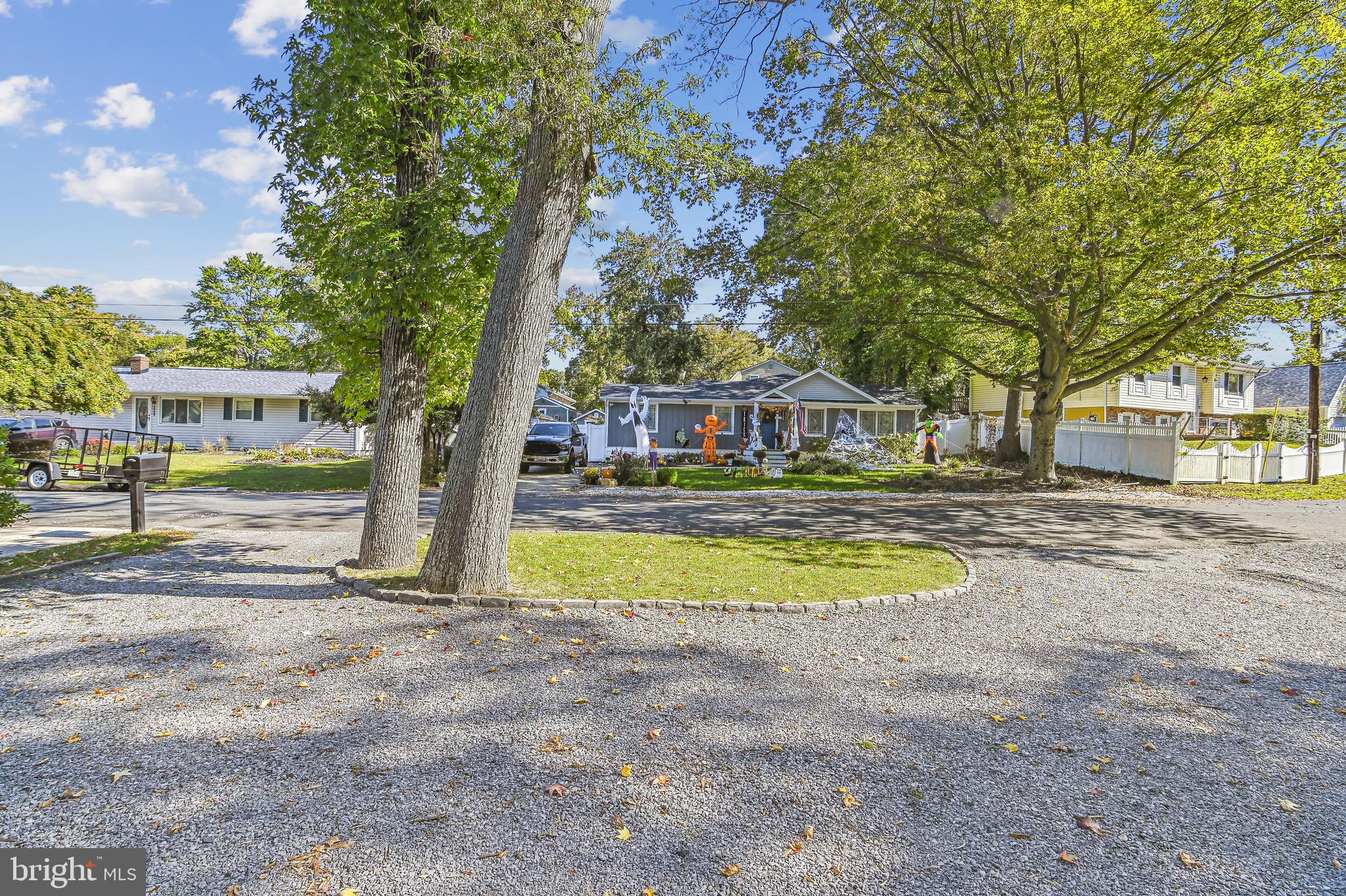 WOODLAND BEACH - Residential