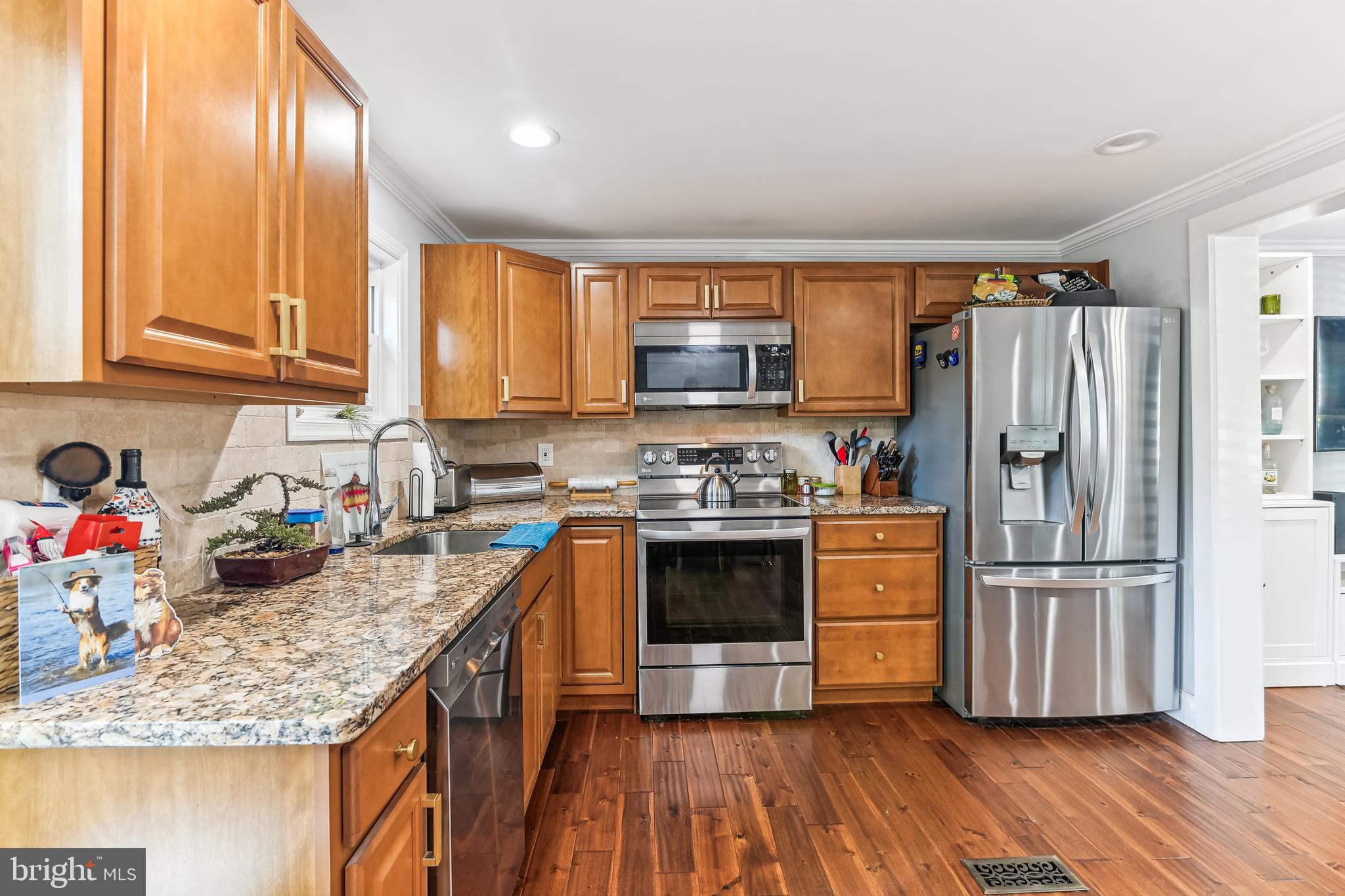 WOODLAND BEACH - Residential