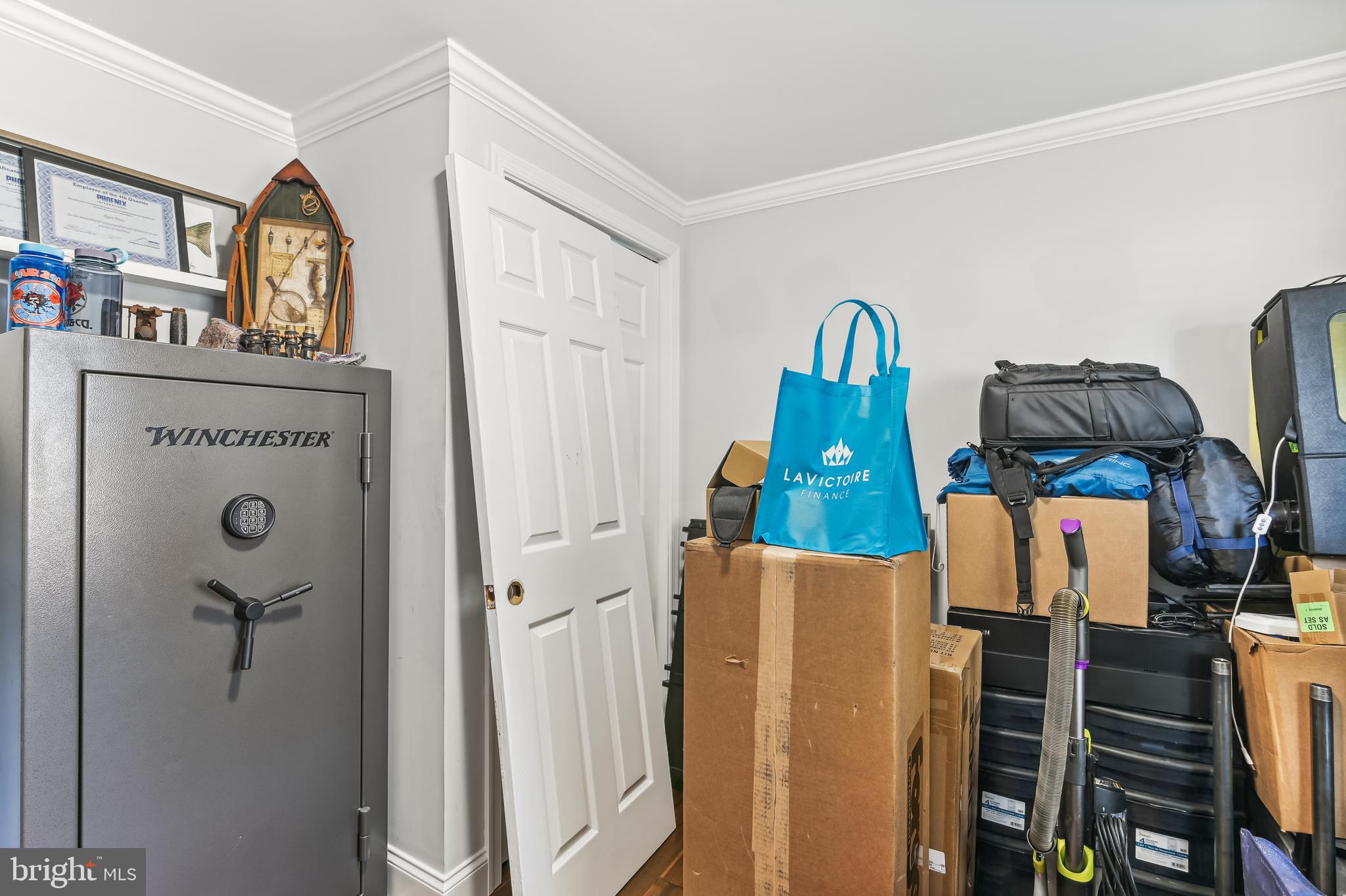 WOODLAND BEACH - Residential