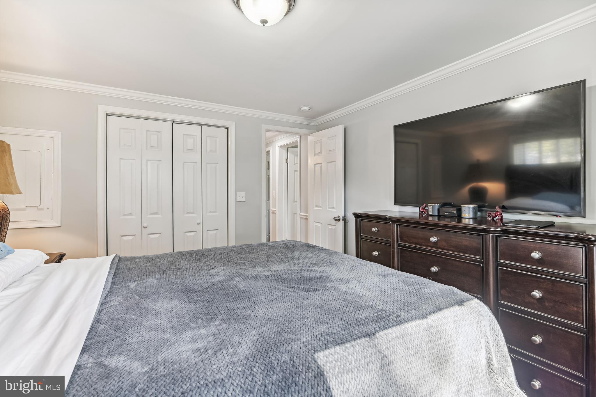 WOODLAND BEACH - Residential