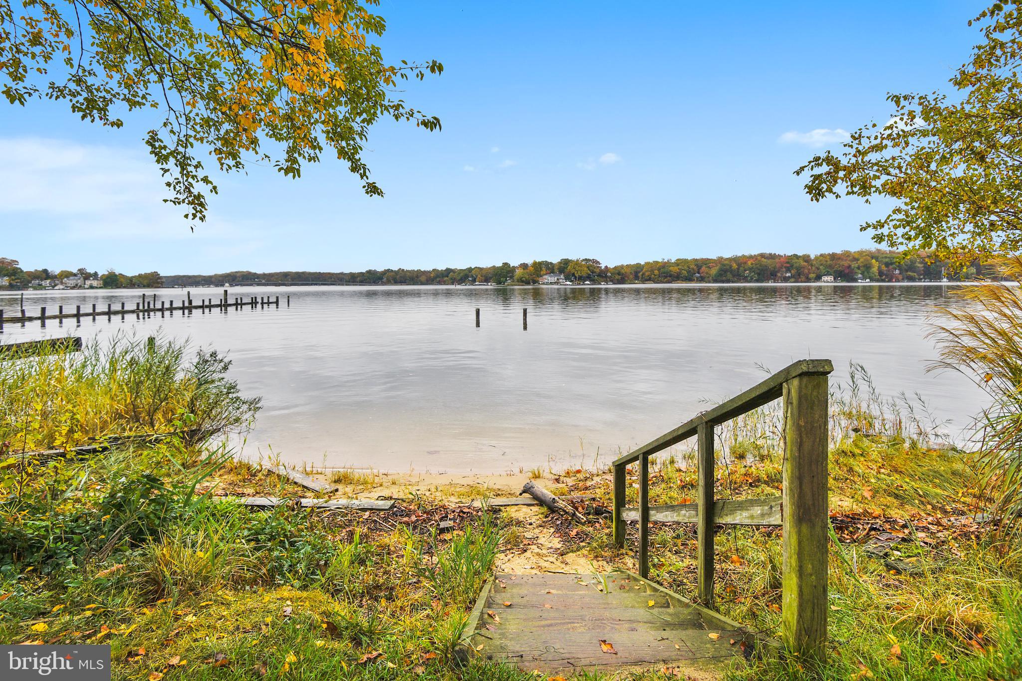 WOODLAND BEACH - Residential