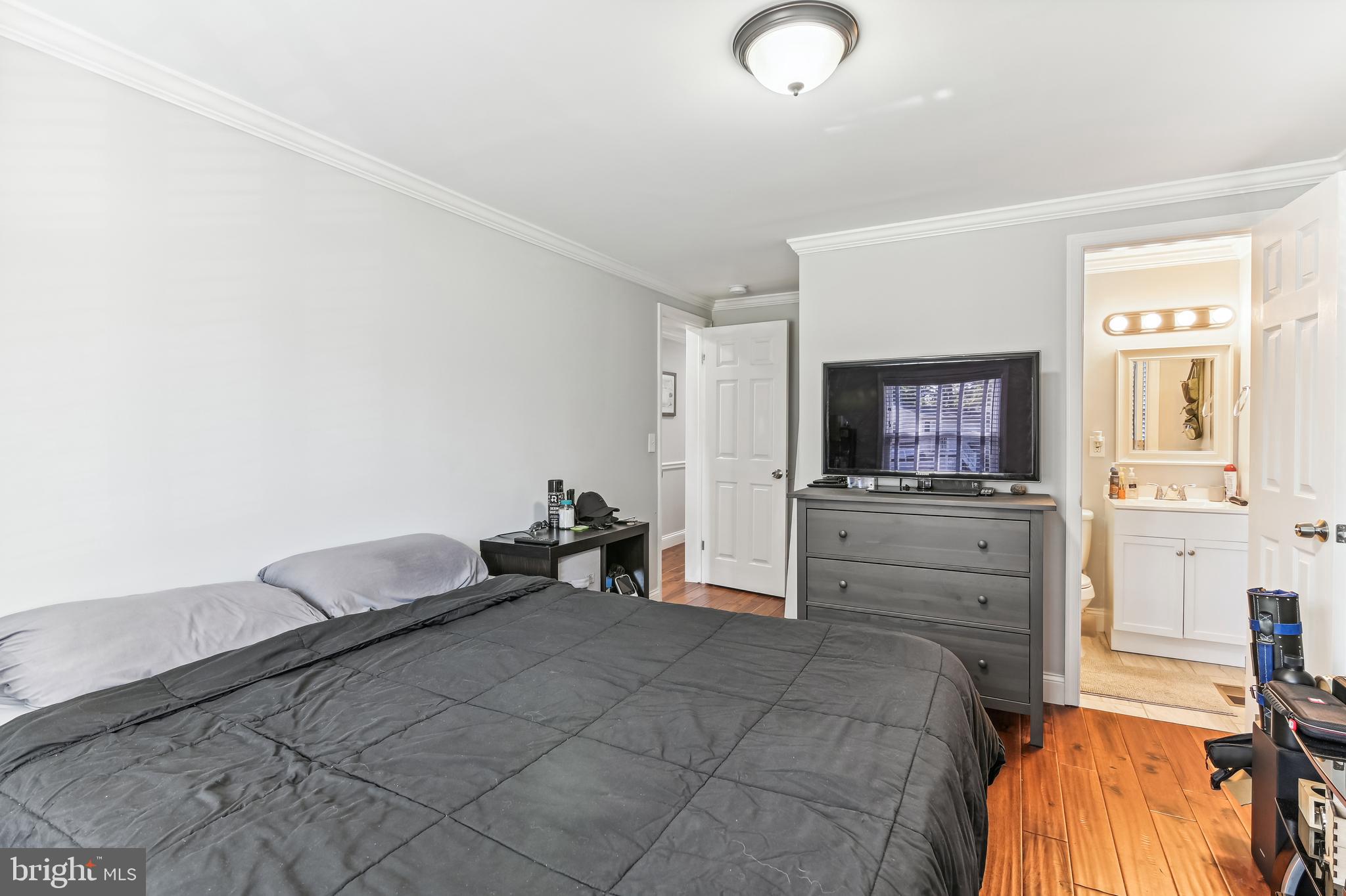 WOODLAND BEACH - Residential