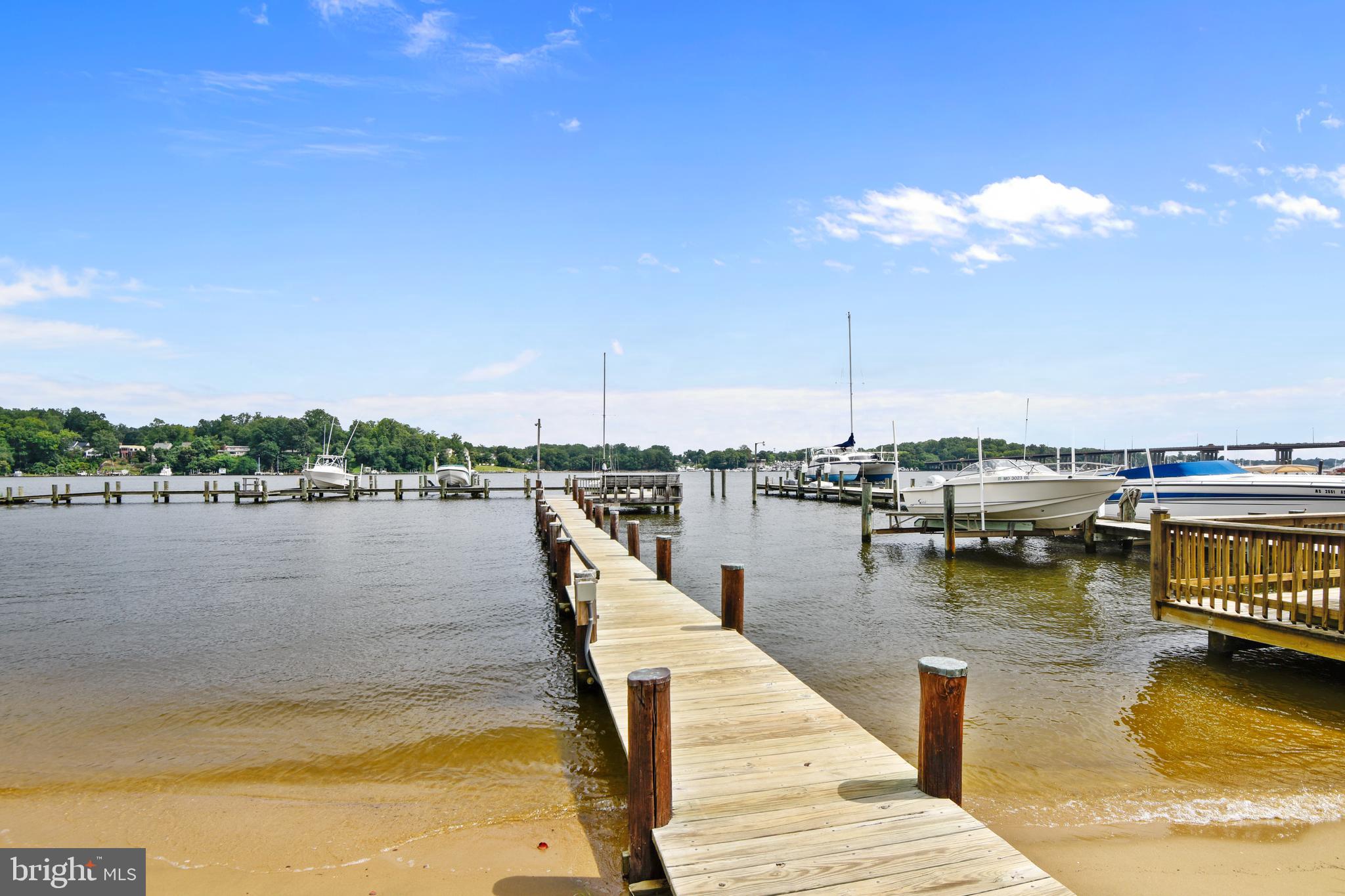 WOODLAND BEACH - Residential