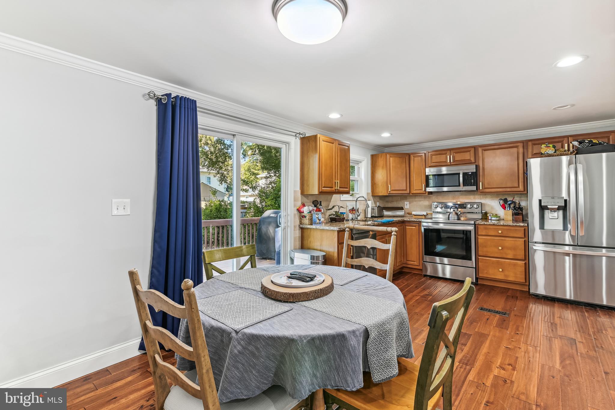 WOODLAND BEACH - Residential