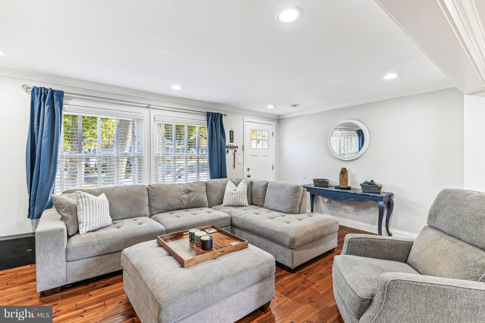 WOODLAND BEACH - Residential