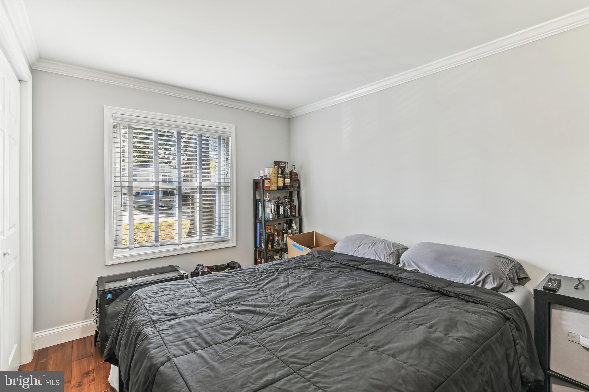 WOODLAND BEACH - Residential