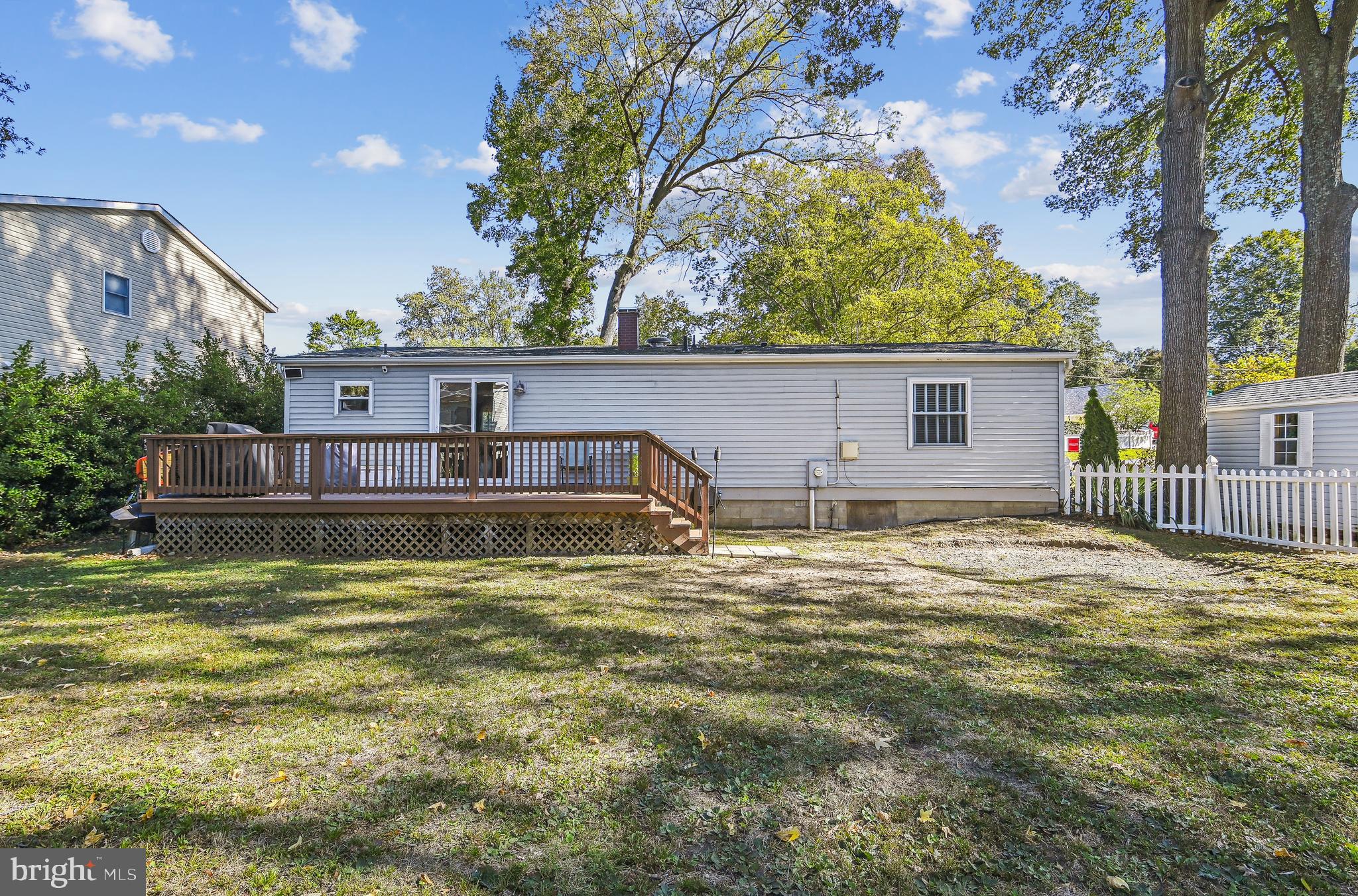 WOODLAND BEACH - Residential