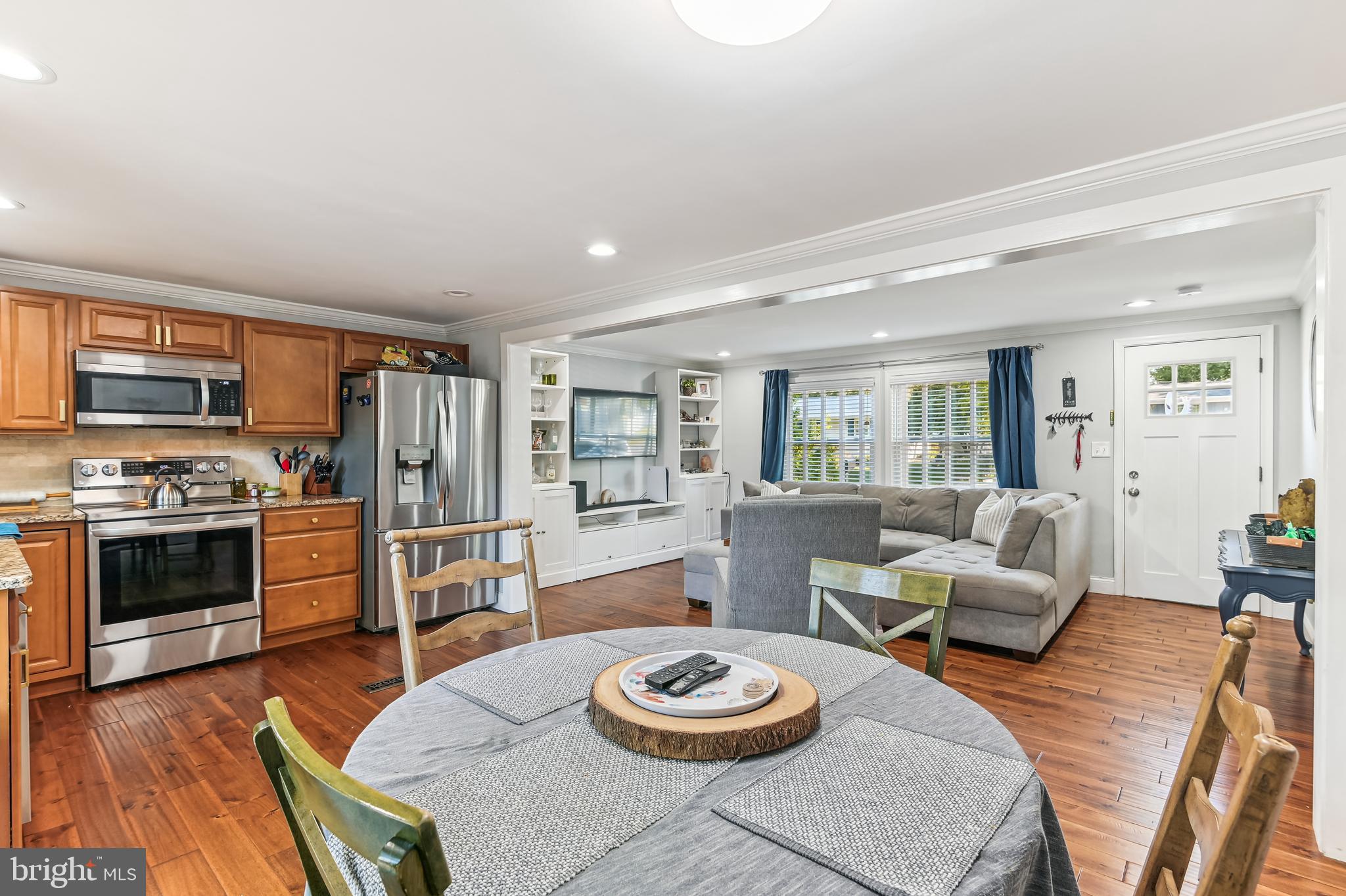 WOODLAND BEACH - Residential