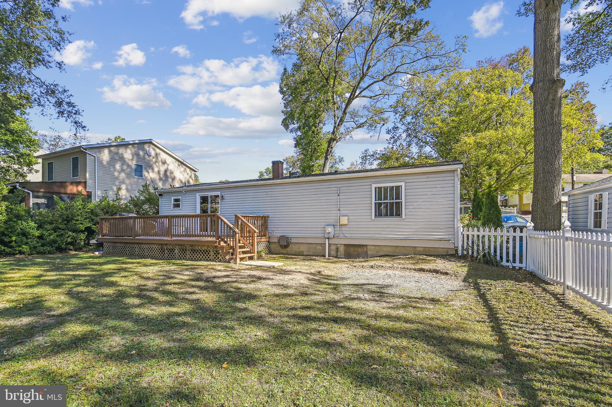 WOODLAND BEACH - Residential