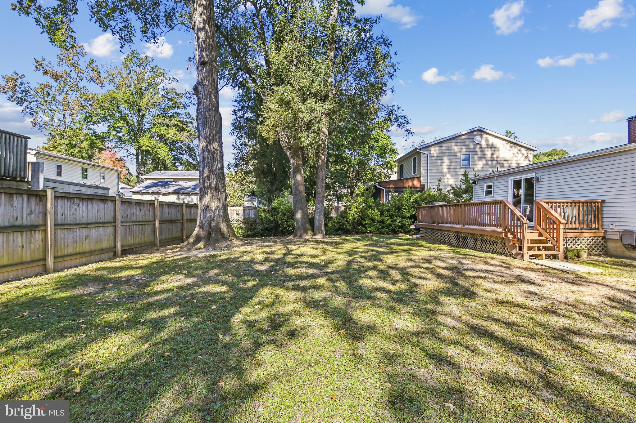 WOODLAND BEACH - Residential