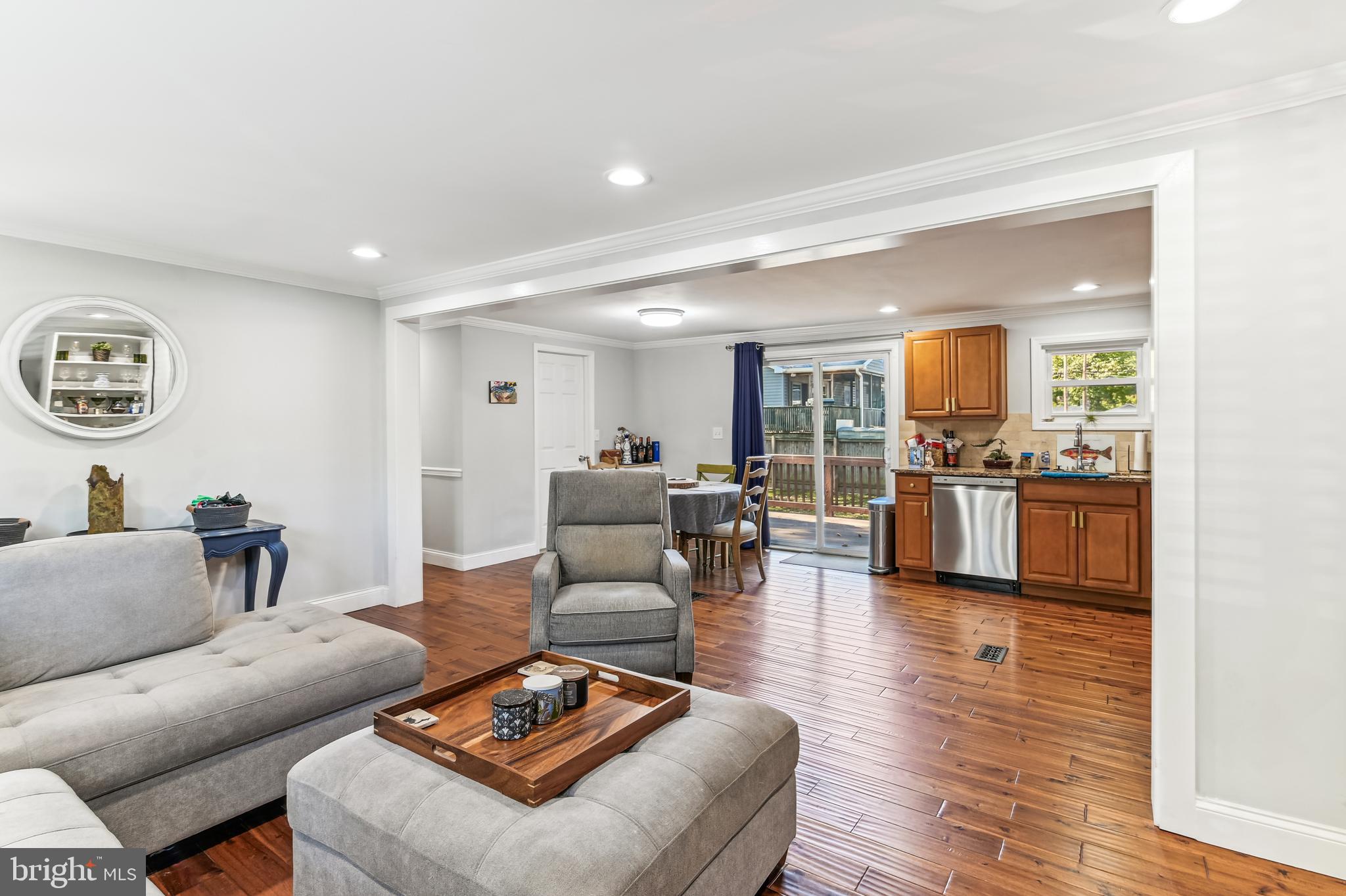 WOODLAND BEACH - Residential